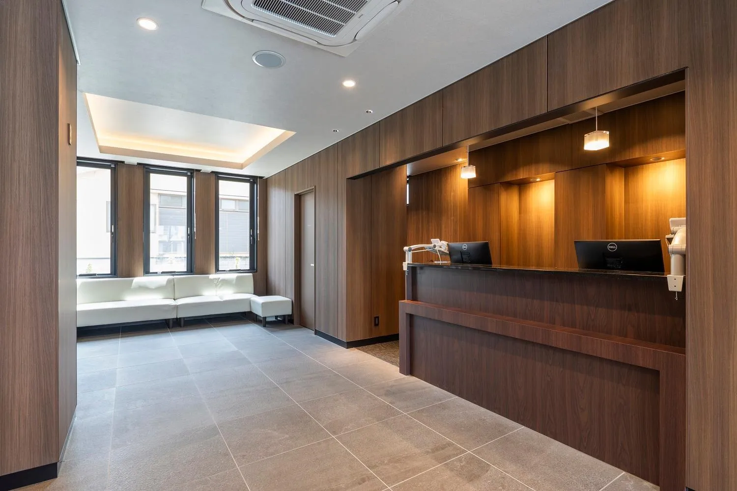 Lobby or reception in Hotel Crown Hills GOI