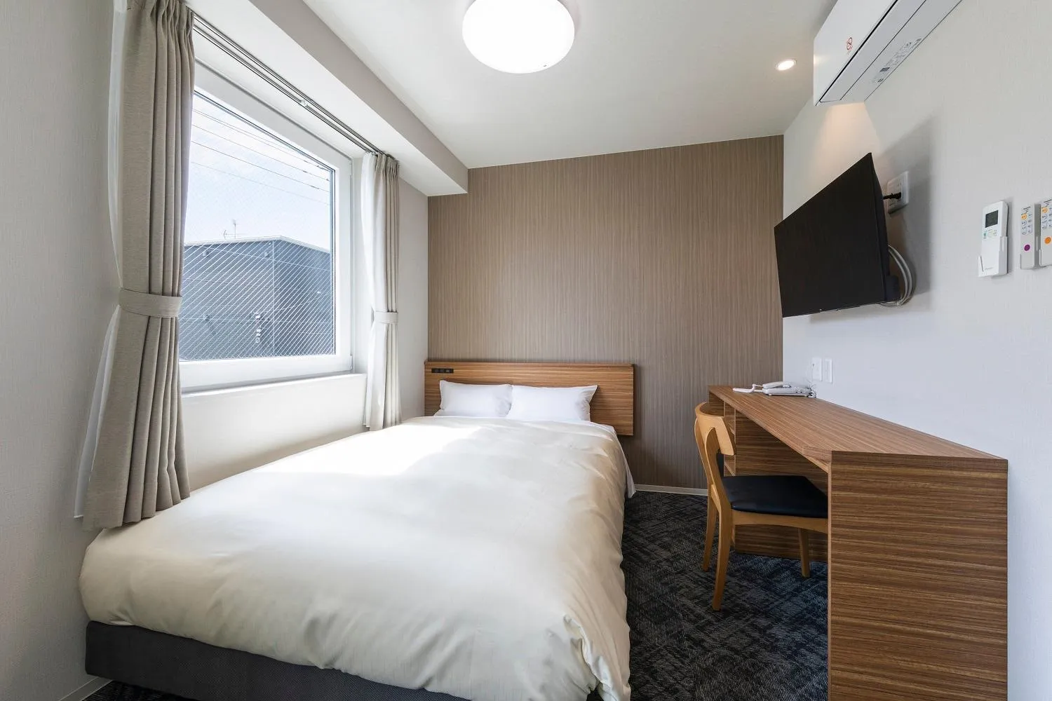 Photo of the whole room, Bed in Hotel Crown Hills GOI