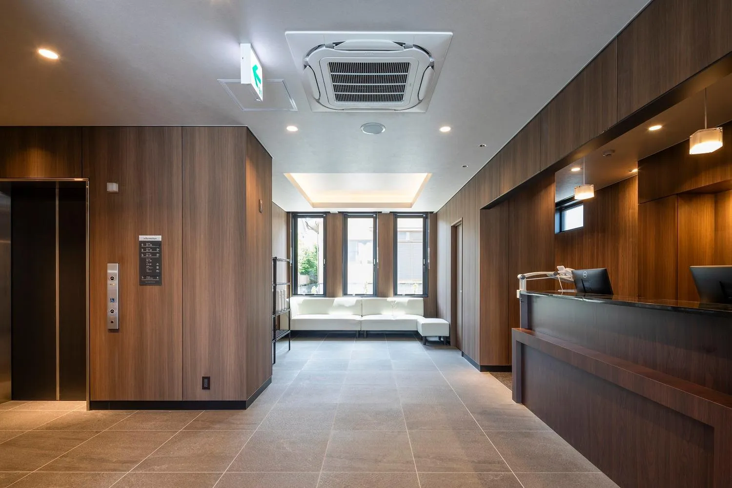 Lobby or reception in Hotel Crown Hills GOI