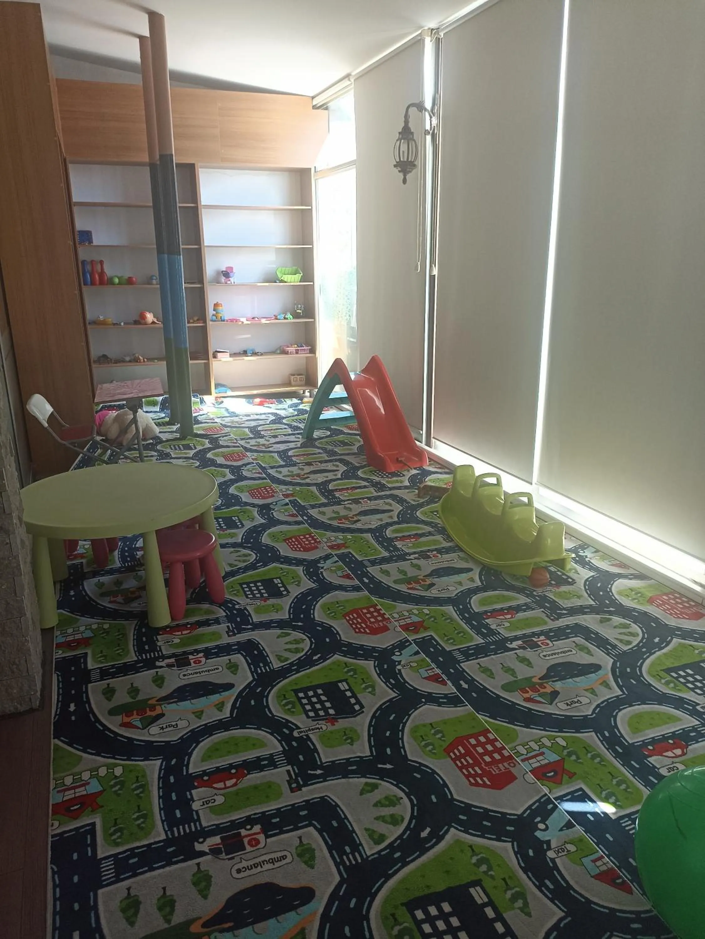 Children play ground, Bed in Udi Hotel