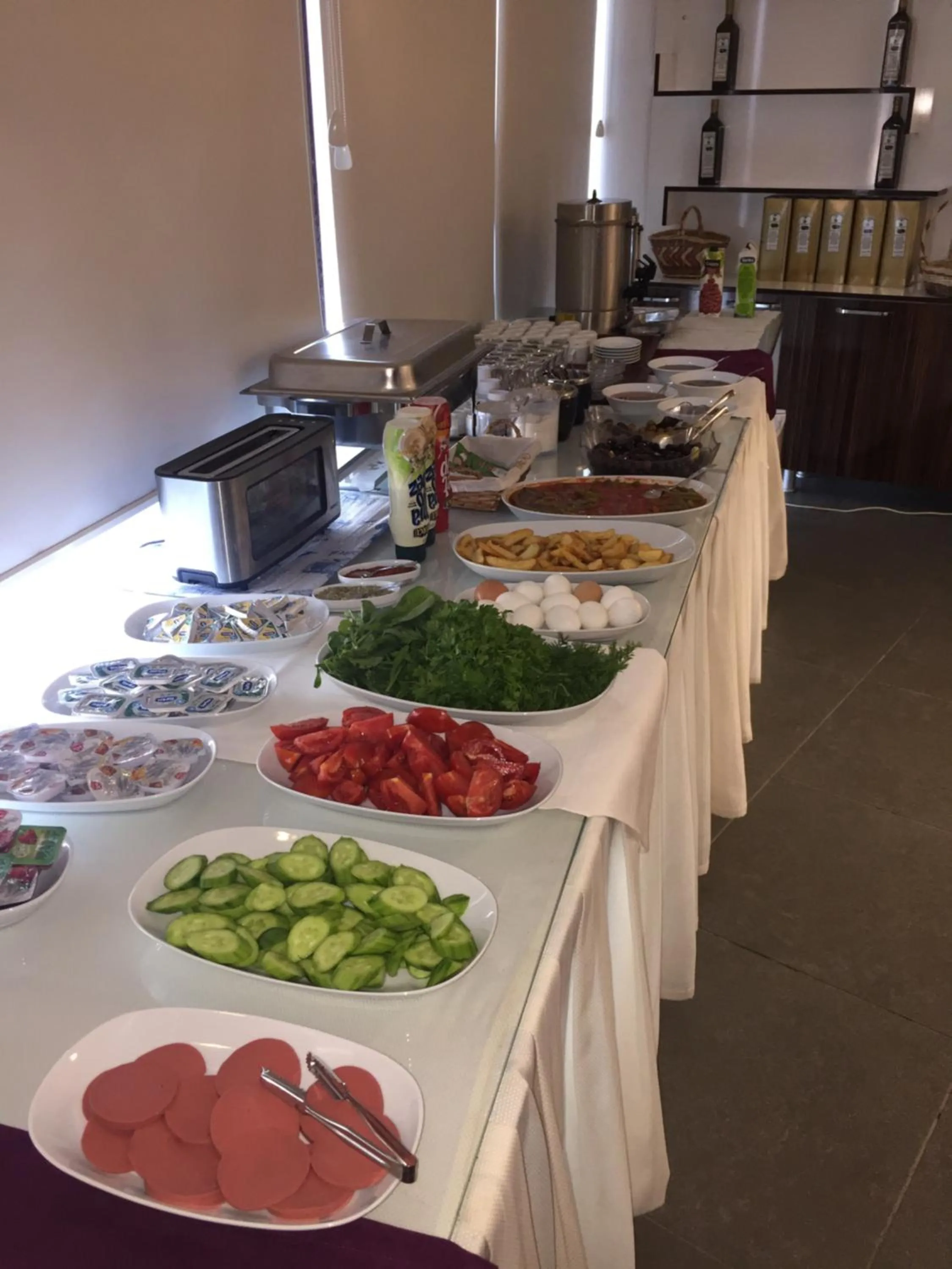 Buffet breakfast in Udi Hotel