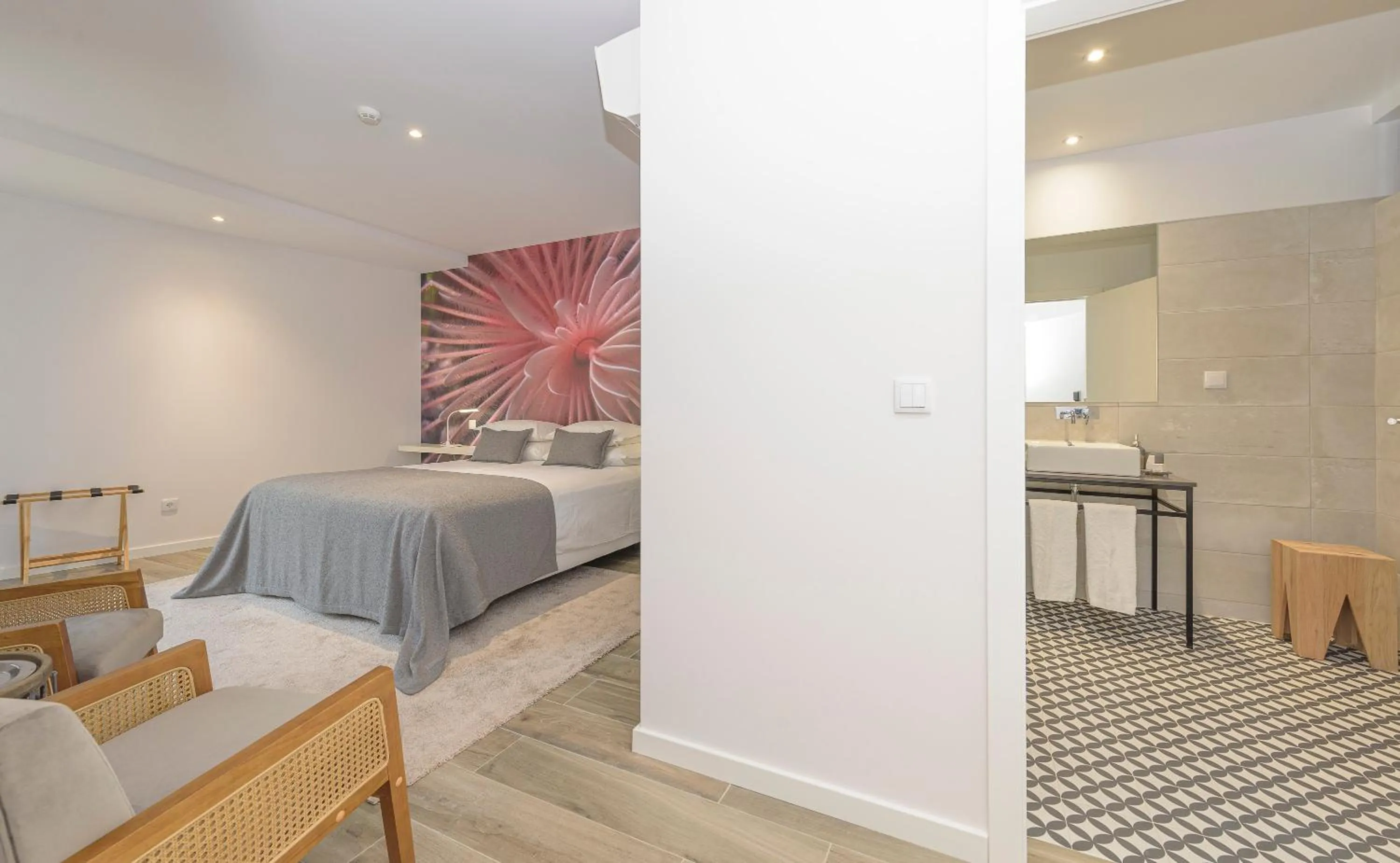 Photo of the whole room, Bed in Estoril Village Guest House