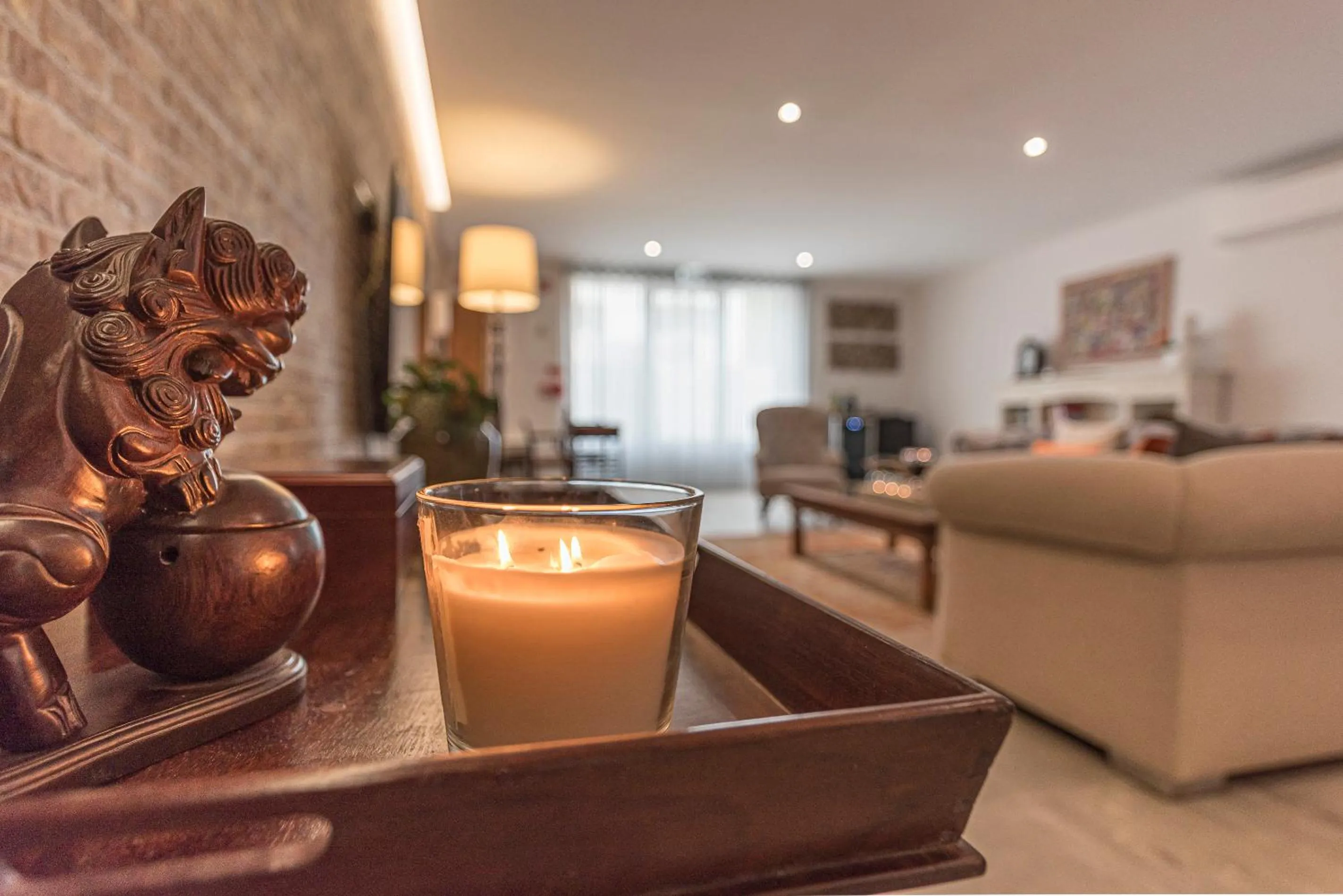 Communal lounge/ TV room in Estoril Village Guest House