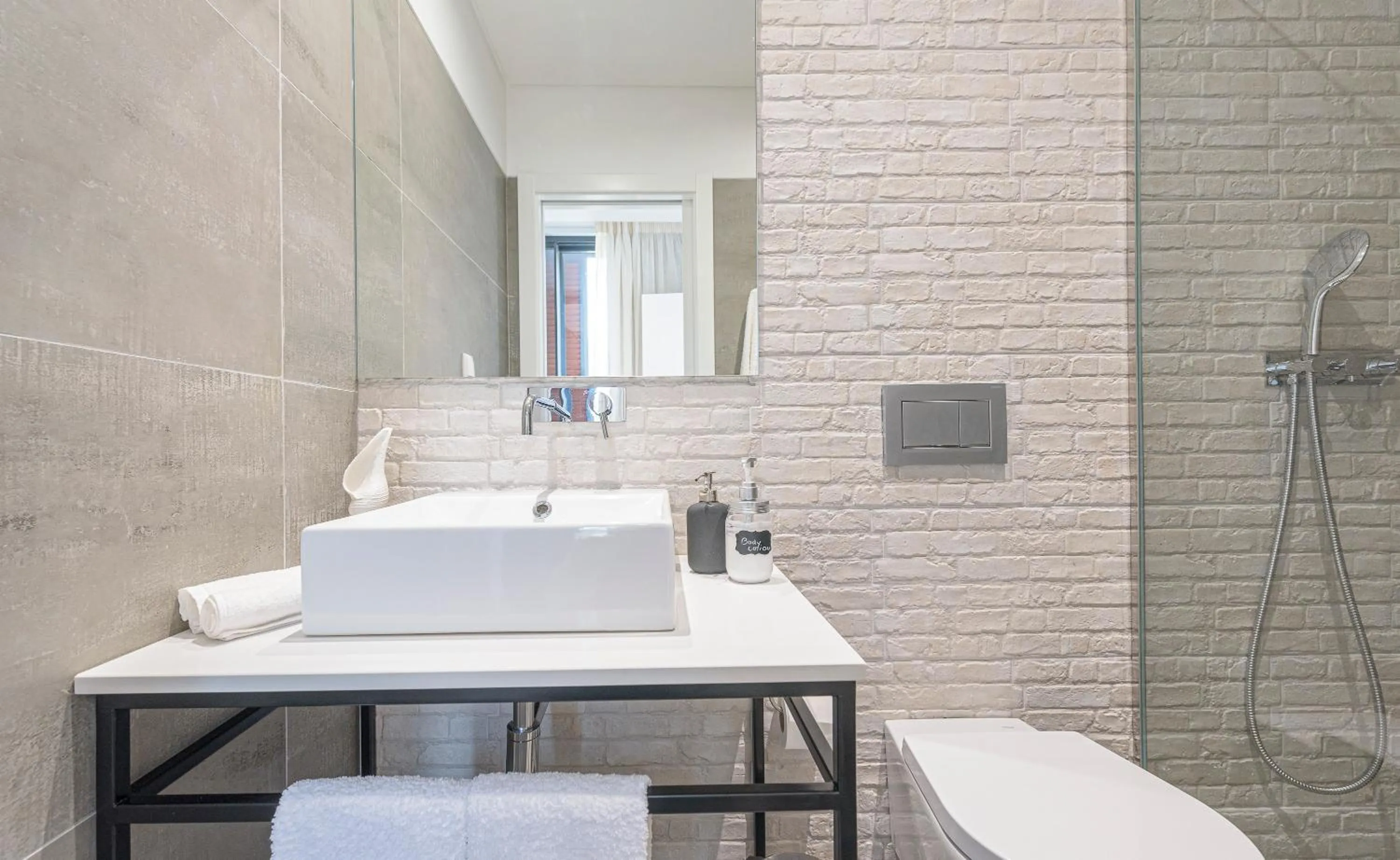 Bathroom in Estoril Village Guest House