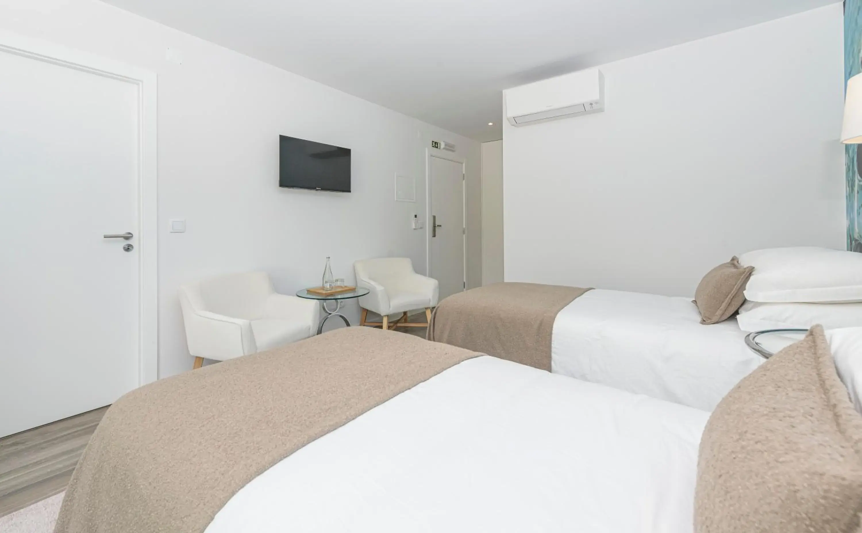 Double Room in Estoril Village Guest House Double Room in Estoril Village Guest House