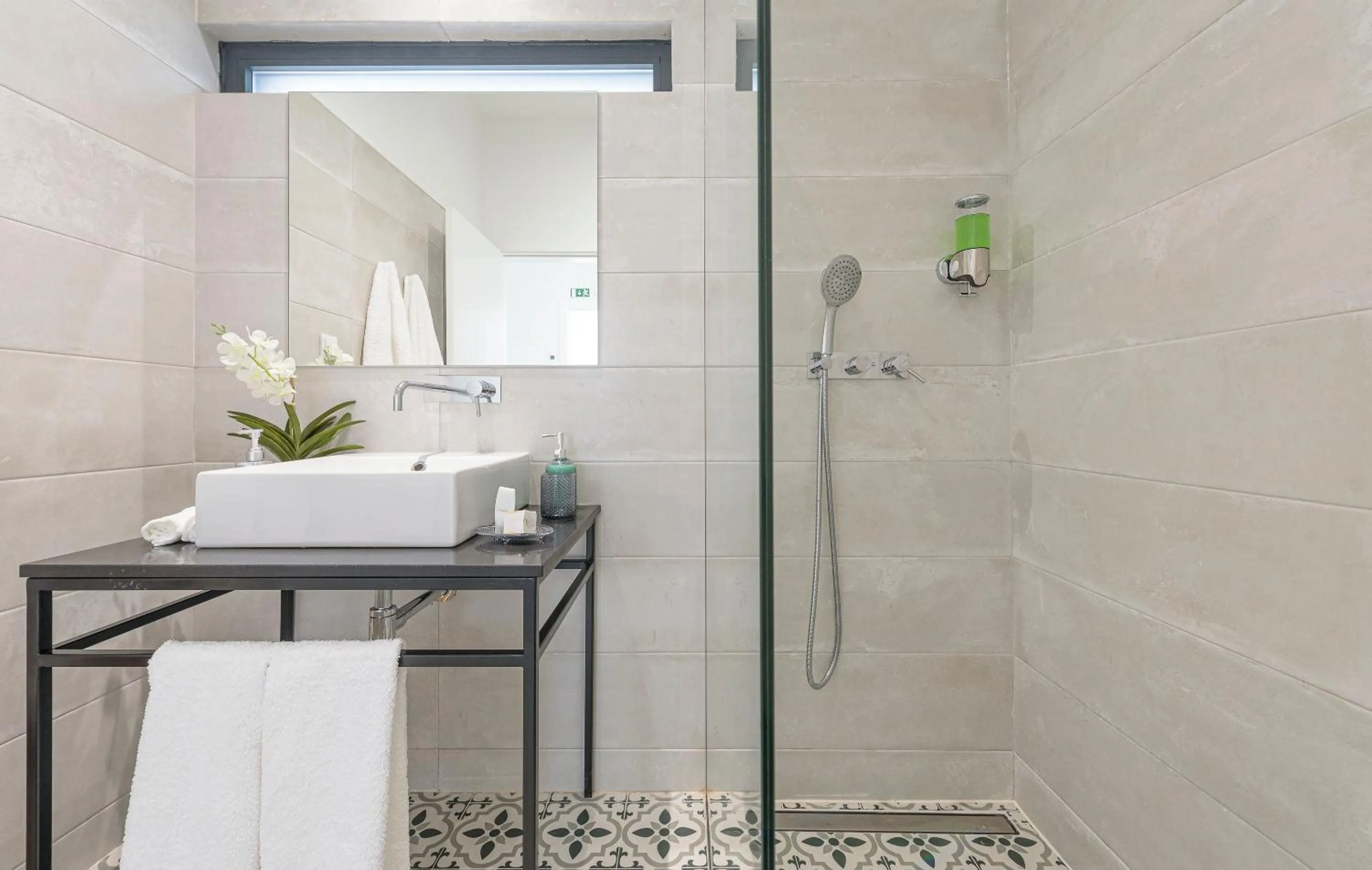 Bathroom in Estoril Village Guest House