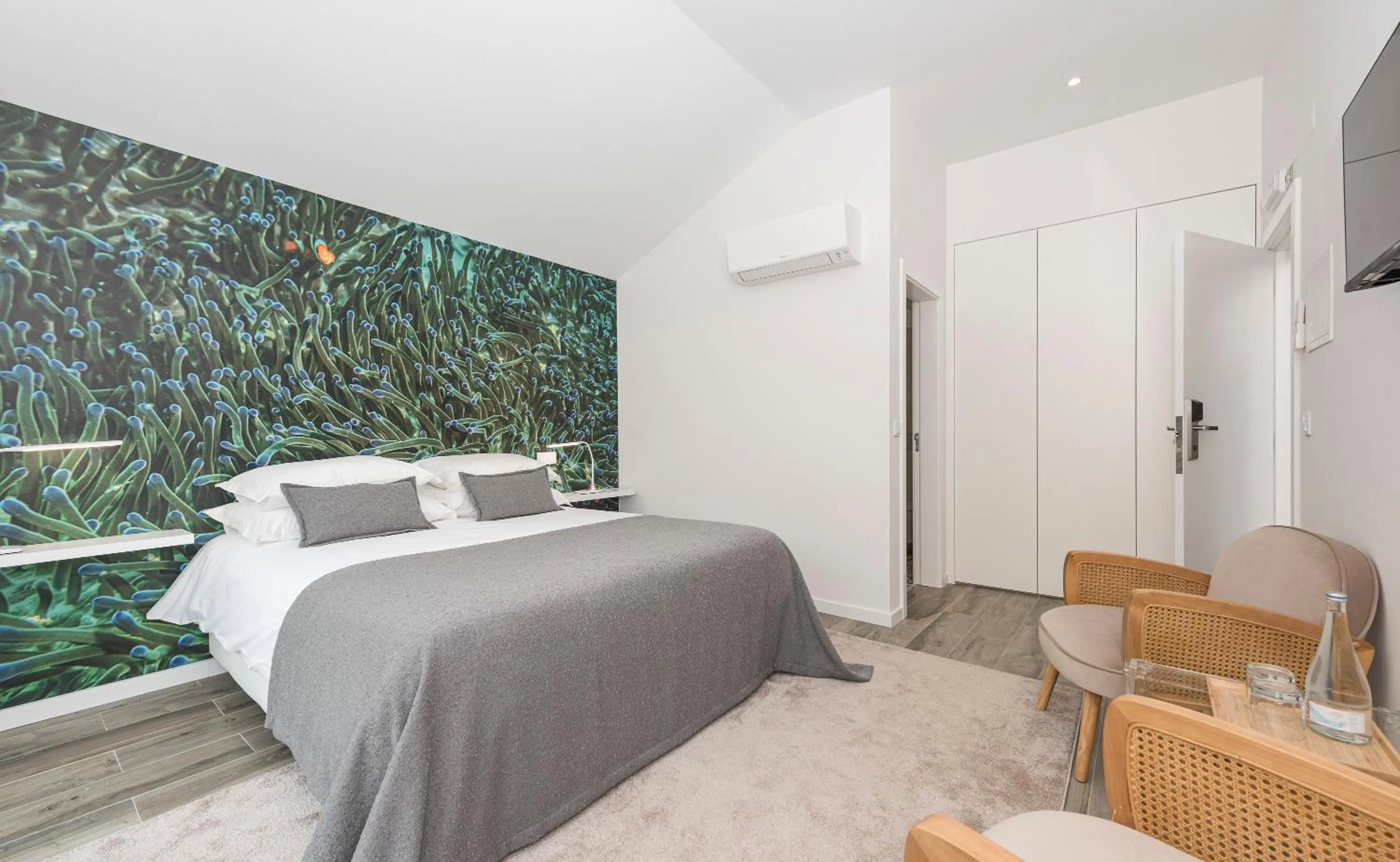 Bed in Estoril Village Guest House