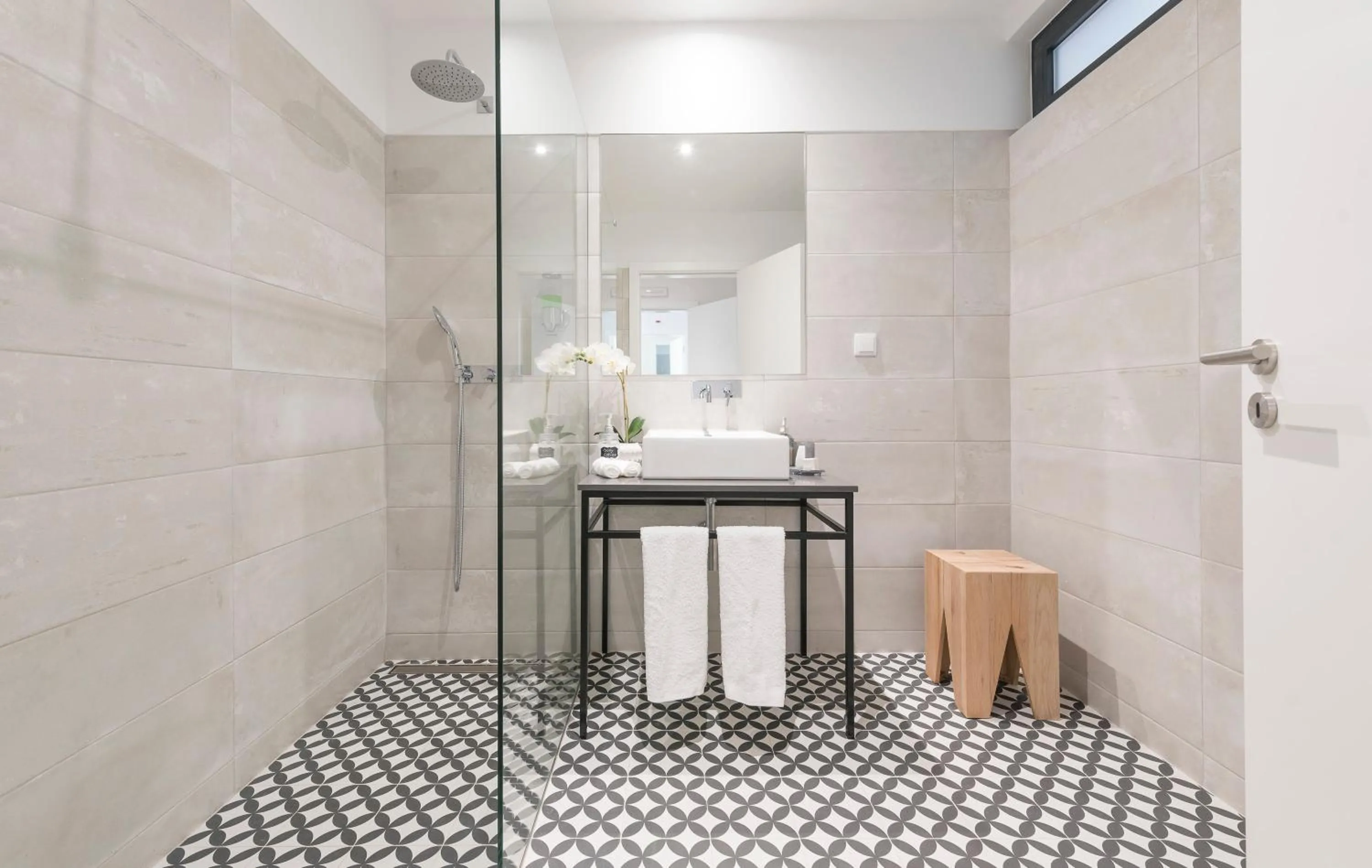 Bathroom in Estoril Village Guest House