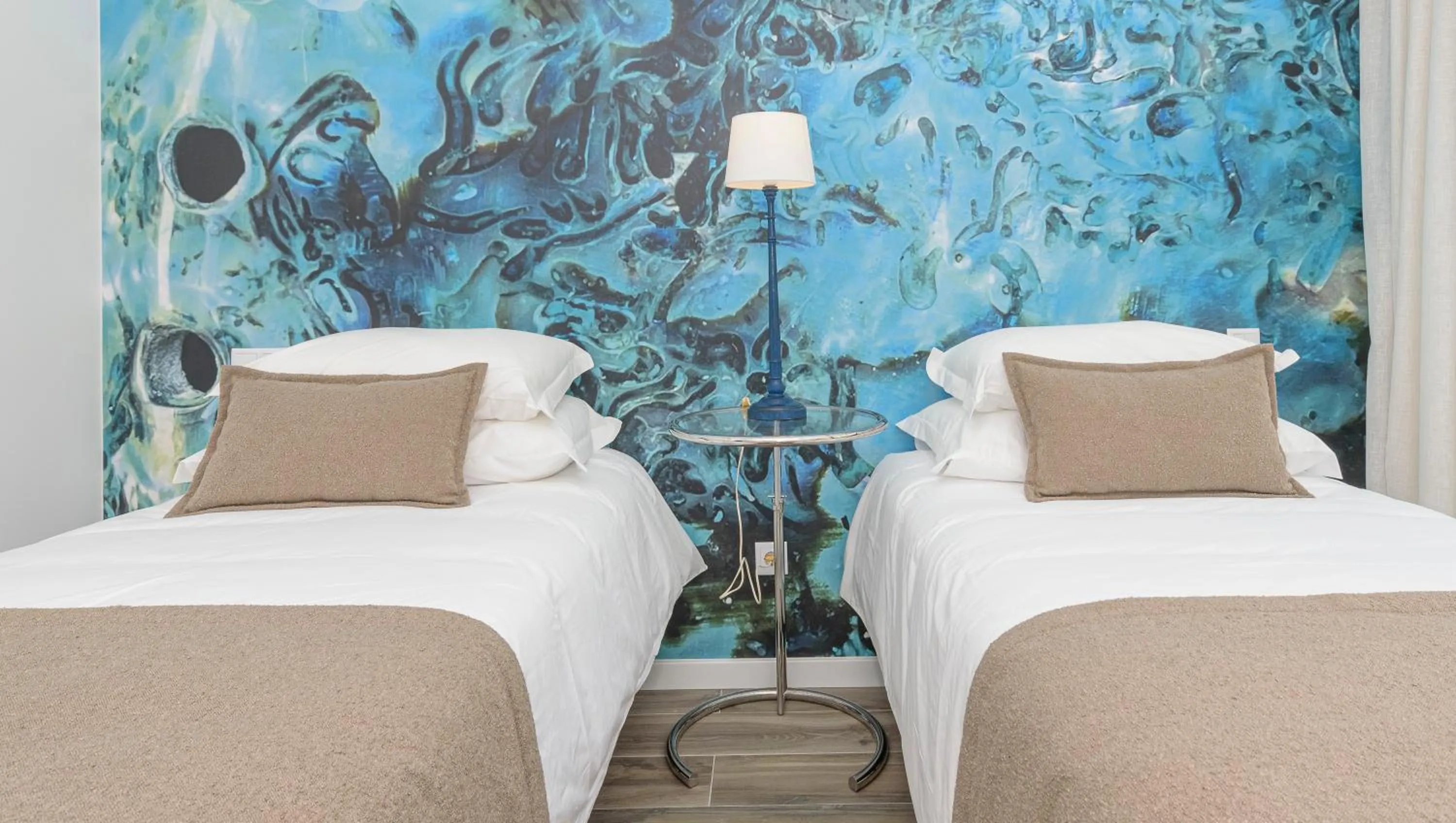 Bed in Estoril Village Guest House