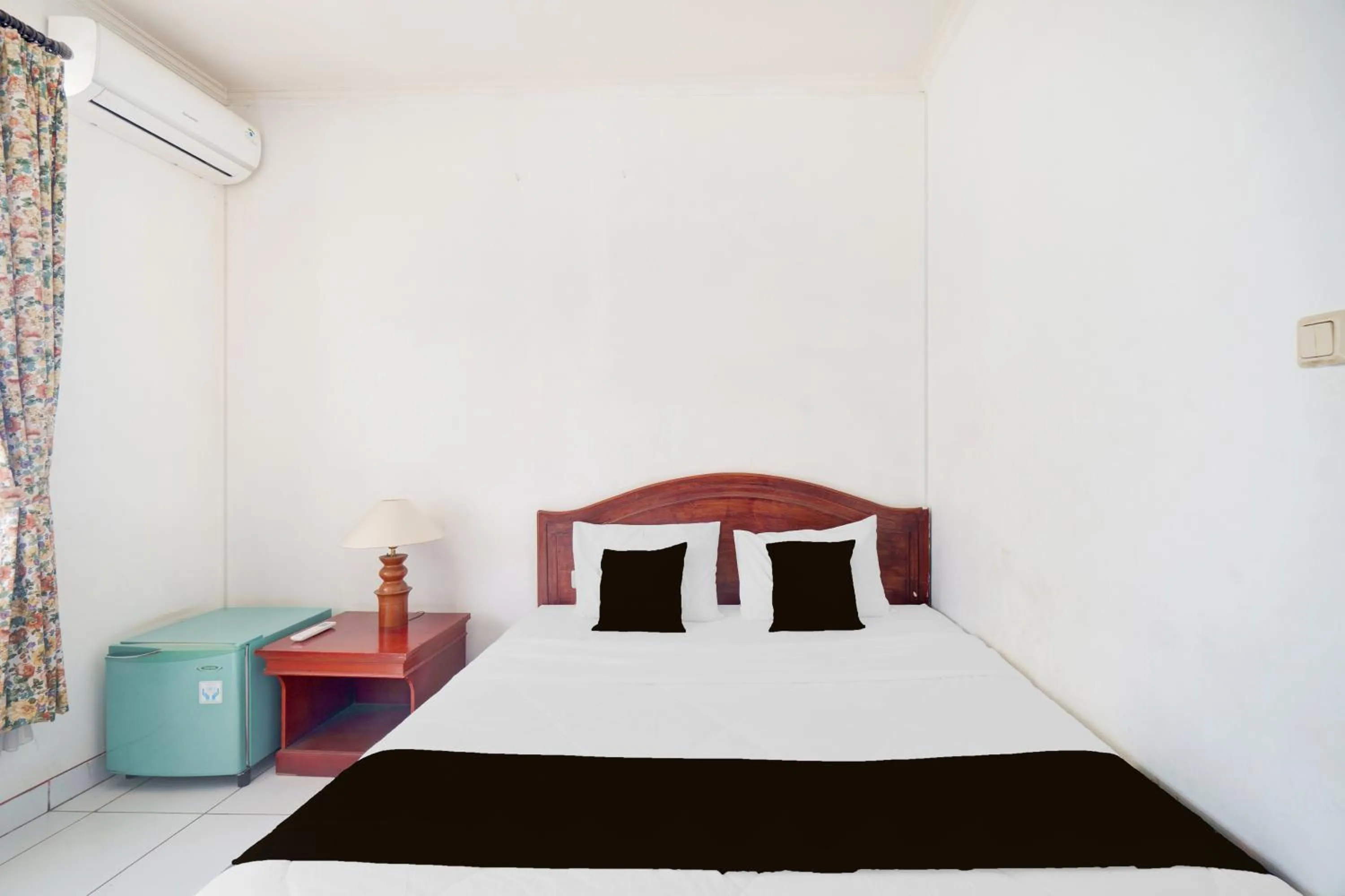 Photo of the whole room, Bed in Hotel O Bogor near Taman Safari formerly Hotel Rudian 1