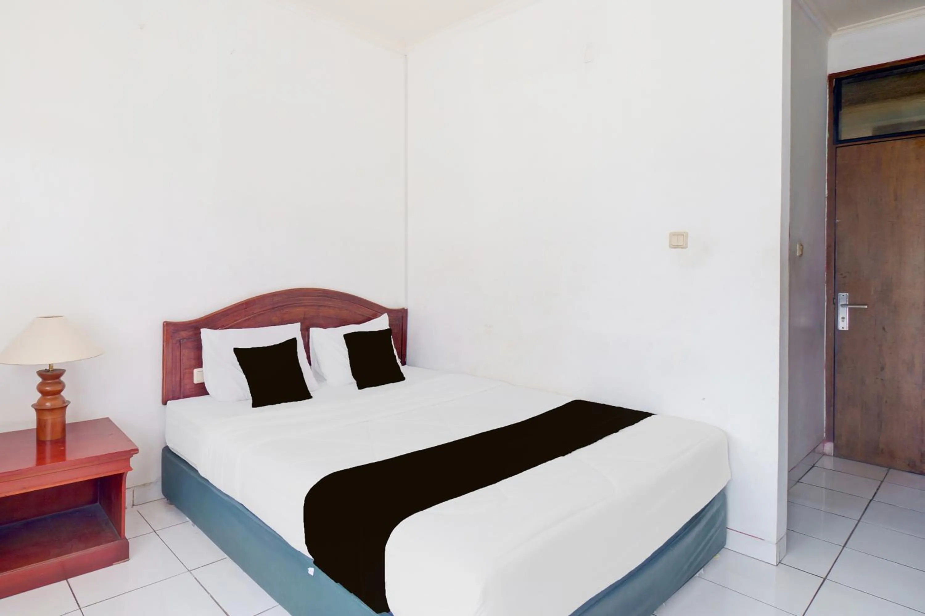 Photo of the whole room, Bed in Hotel O Bogor near Taman Safari formerly Hotel Rudian 1