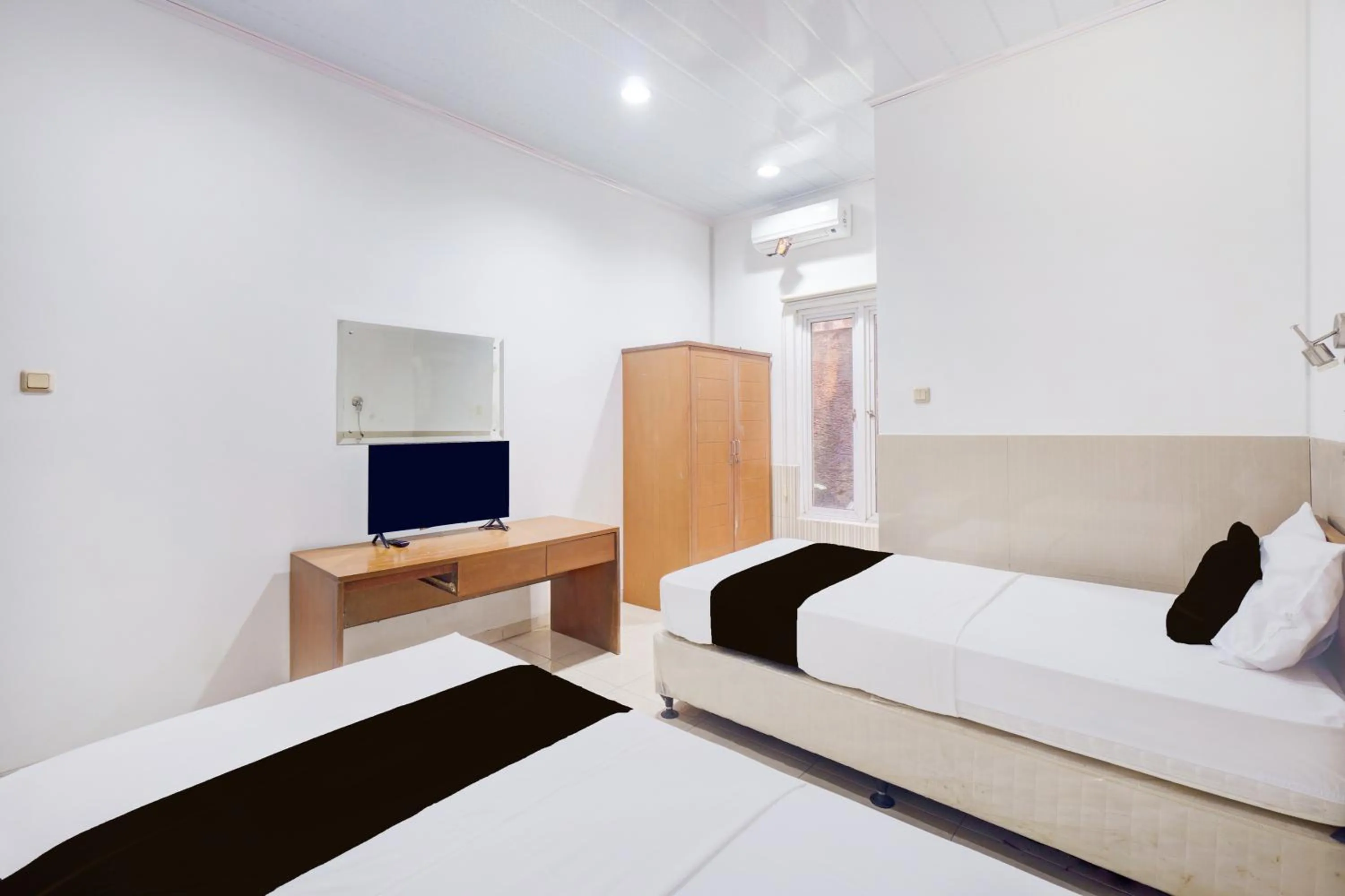 Photo of the whole room, Bed in Hotel O Bogor near Taman Safari formerly Hotel Rudian 2