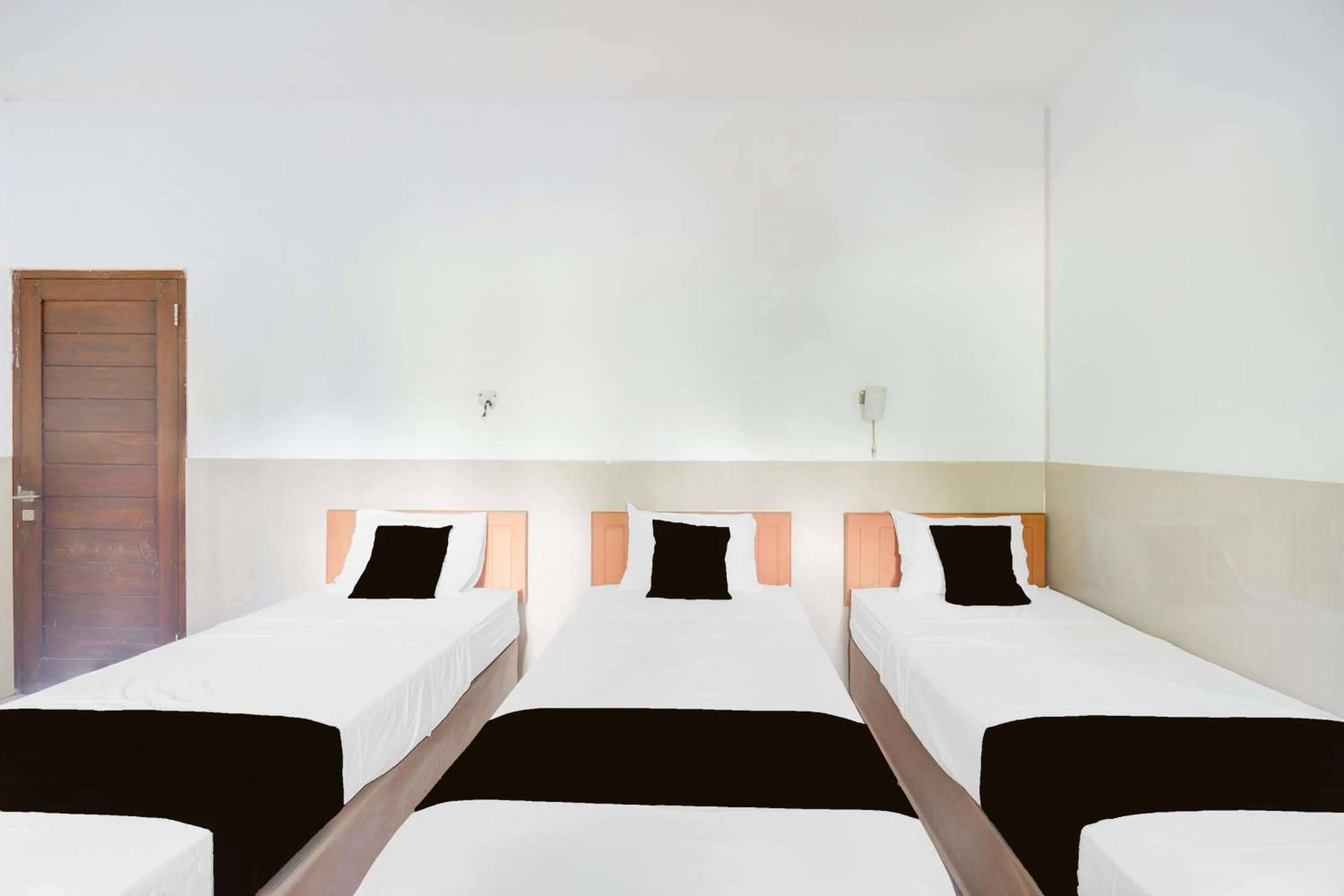 Photo of the whole room, Bed in Hotel O Bogor near Taman Safari formerly Hotel Rudian 2