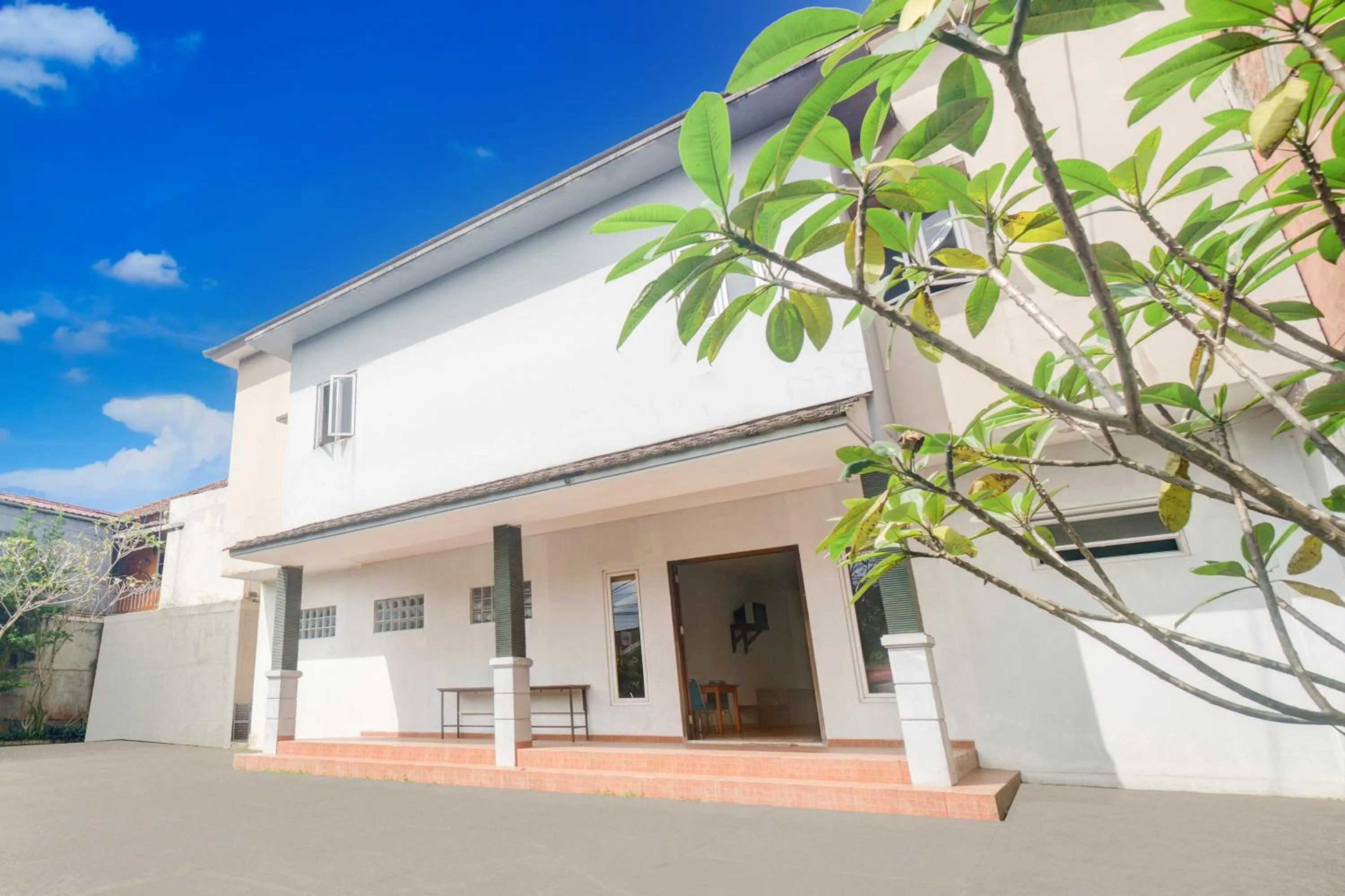 Facade/entrance in Hotel O Bogor near Taman Safari formerly Hotel Rudian 2