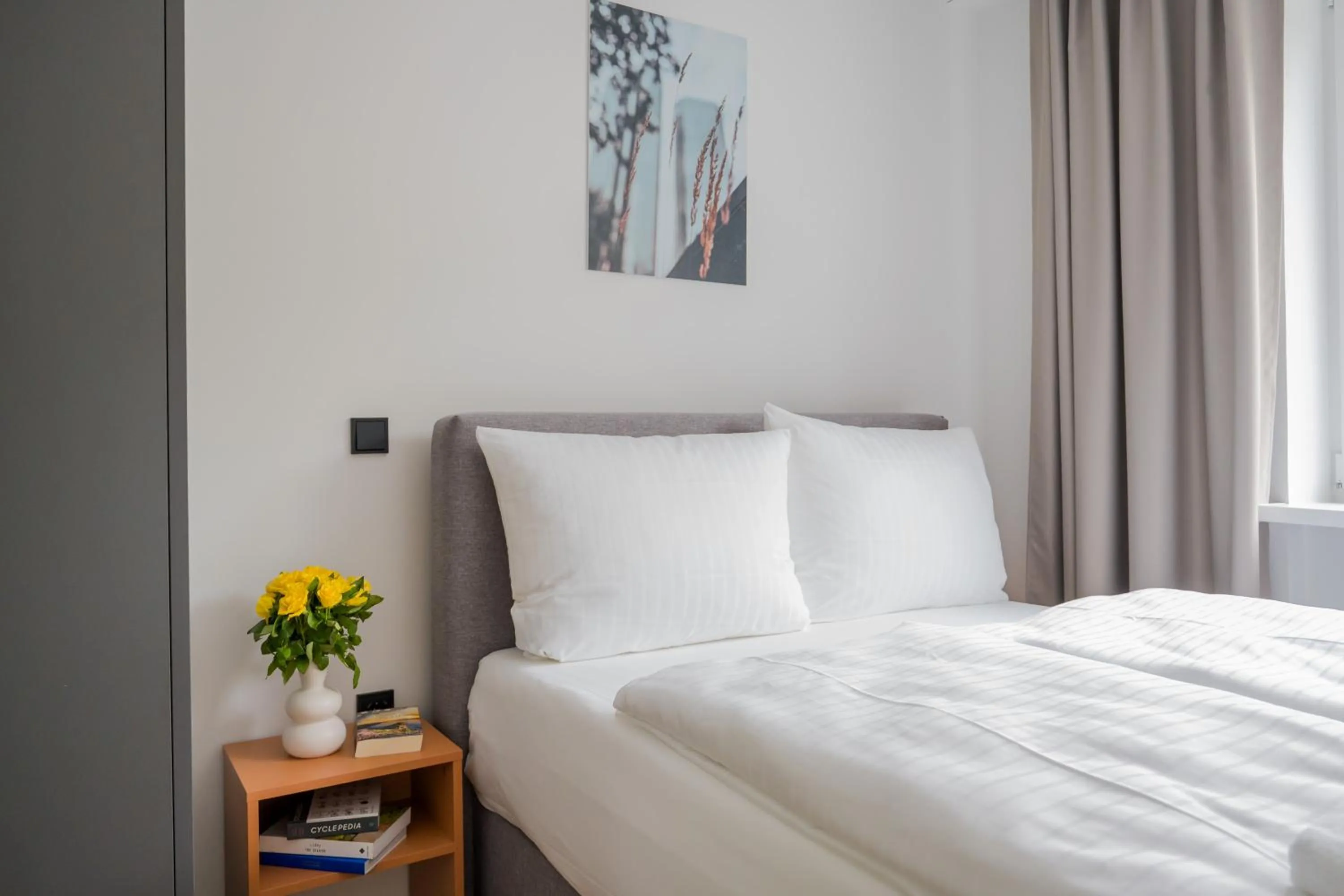 Bed in Homaris Apartments Nibelungen