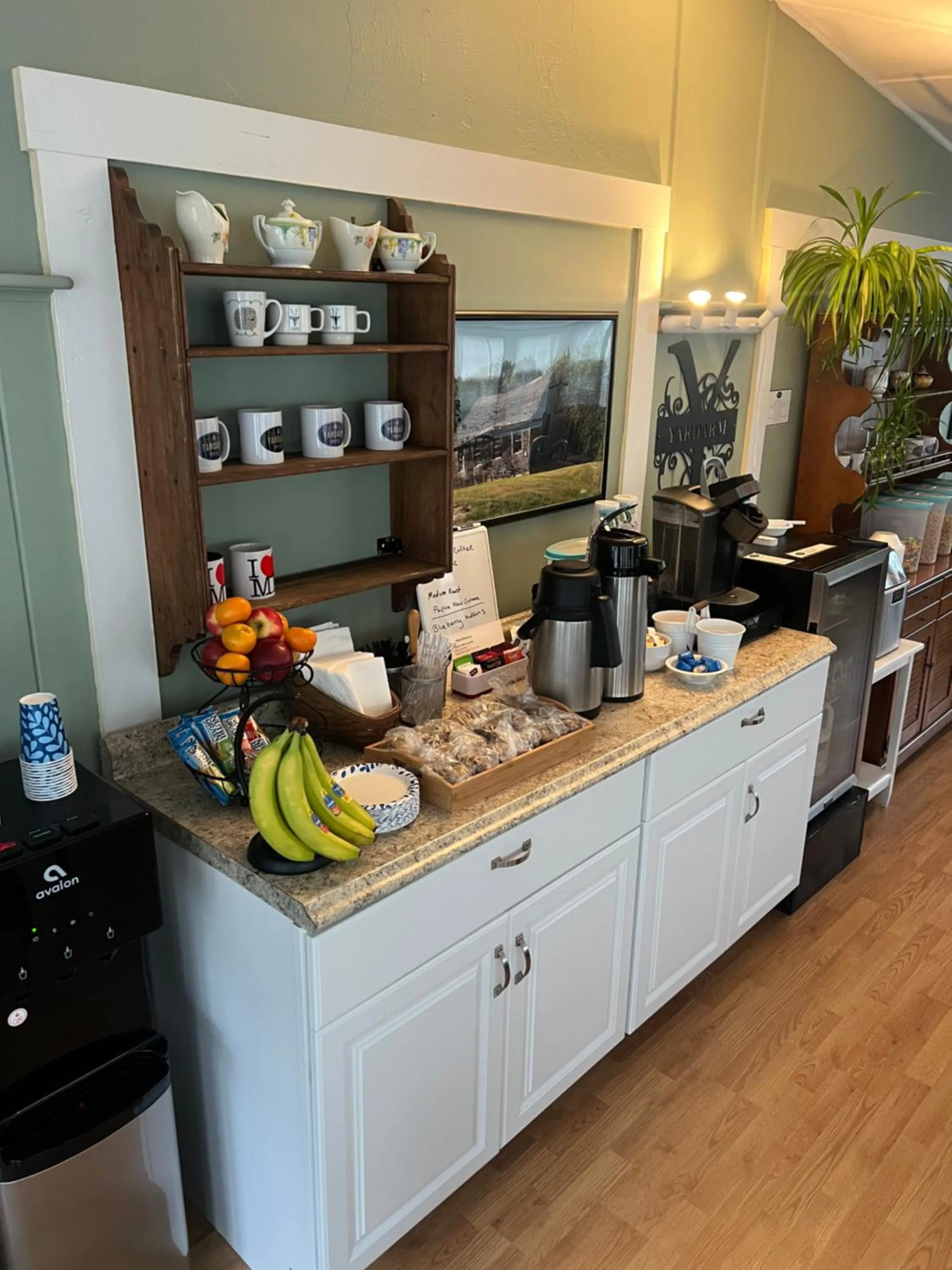 Continental breakfast in Yardarm Motel