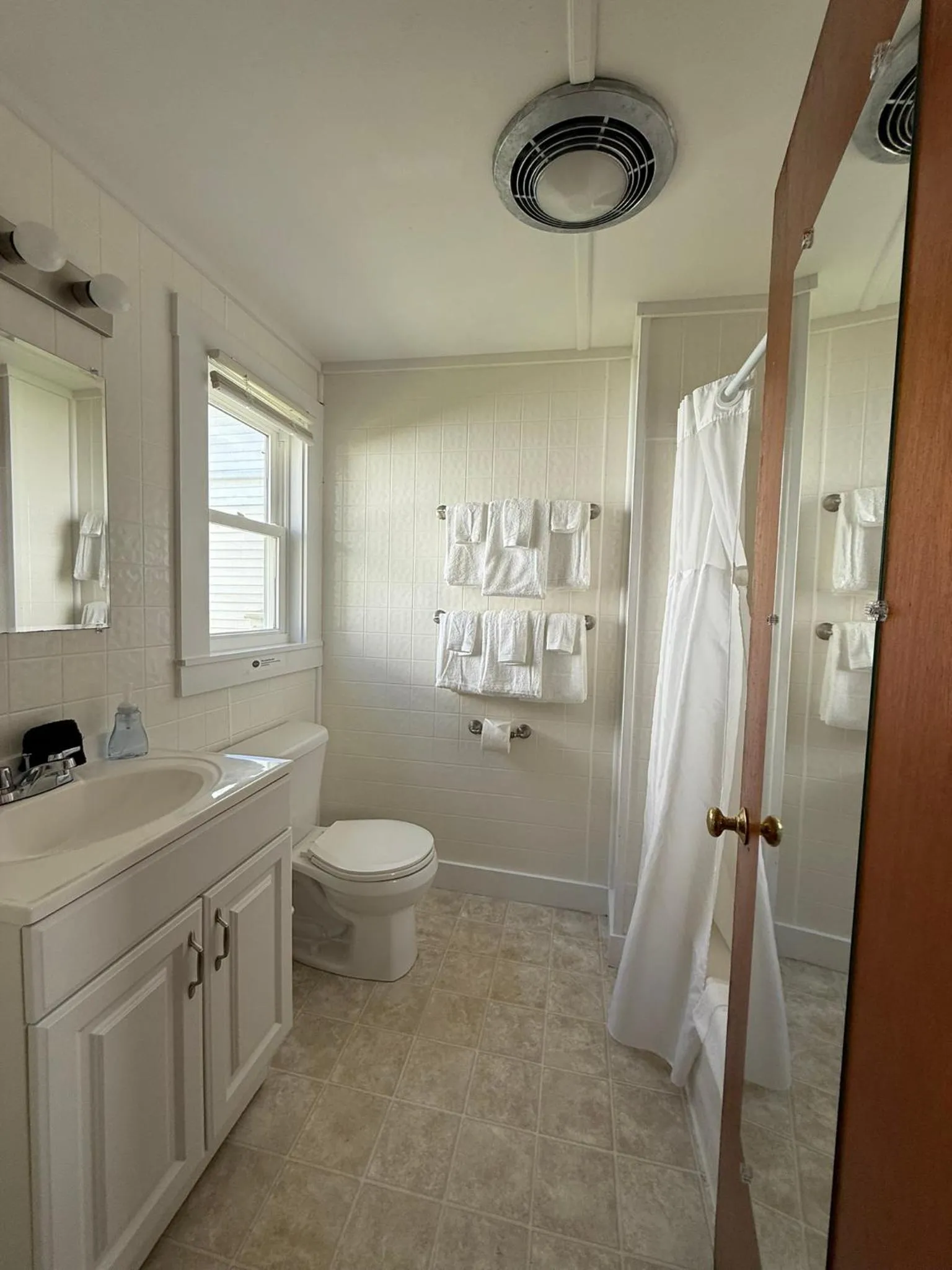 Bathroom in Yardarm Motel