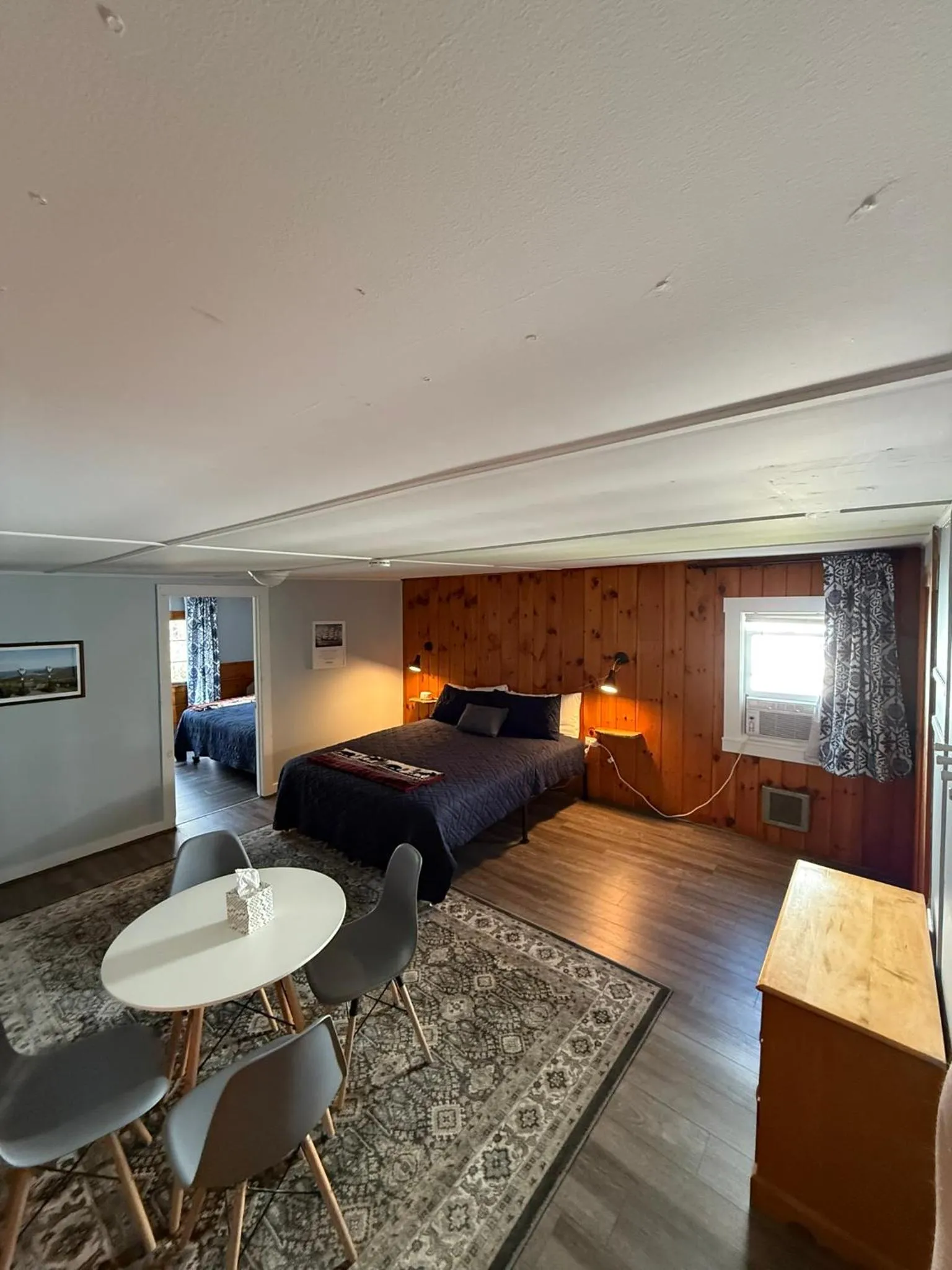 Bedroom, Bed in Yardarm Motel