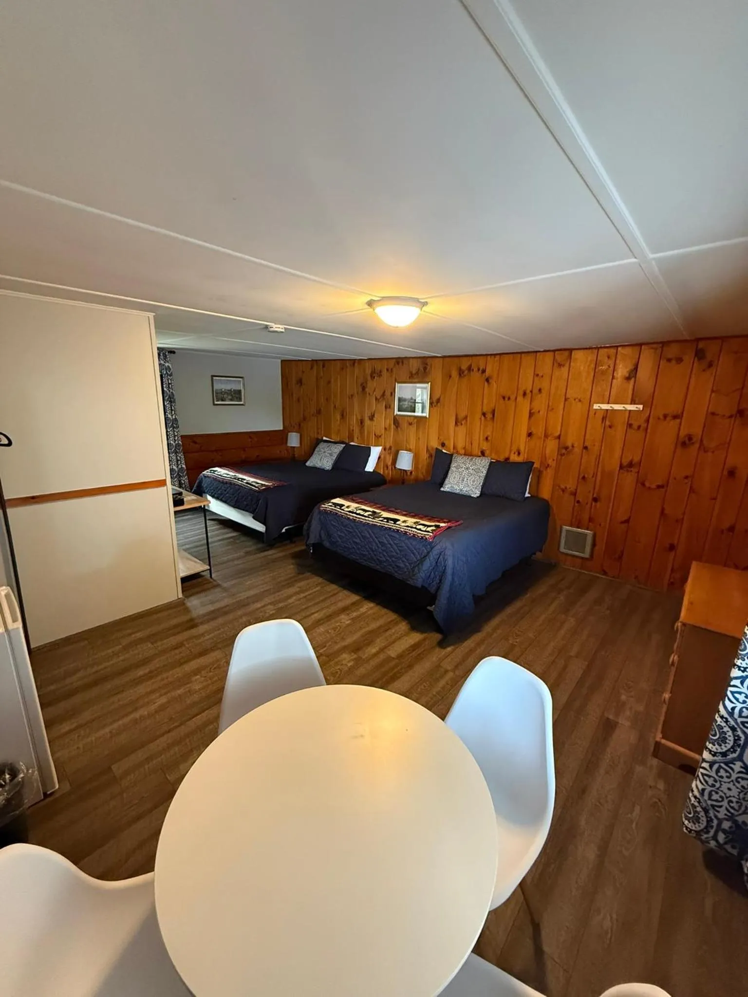 Bedroom, Bed in Yardarm Motel