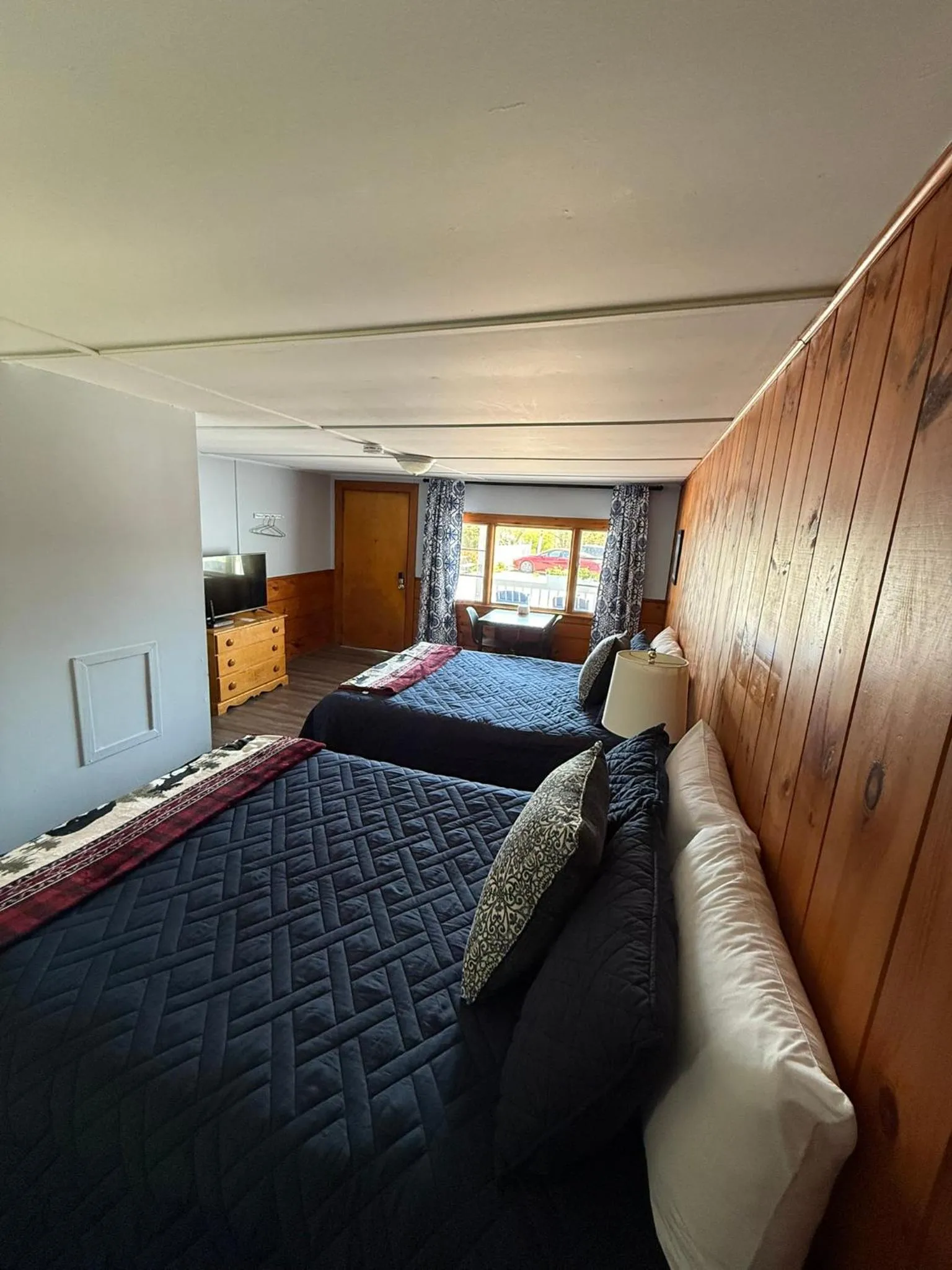 Bedroom, Bed in Yardarm Motel