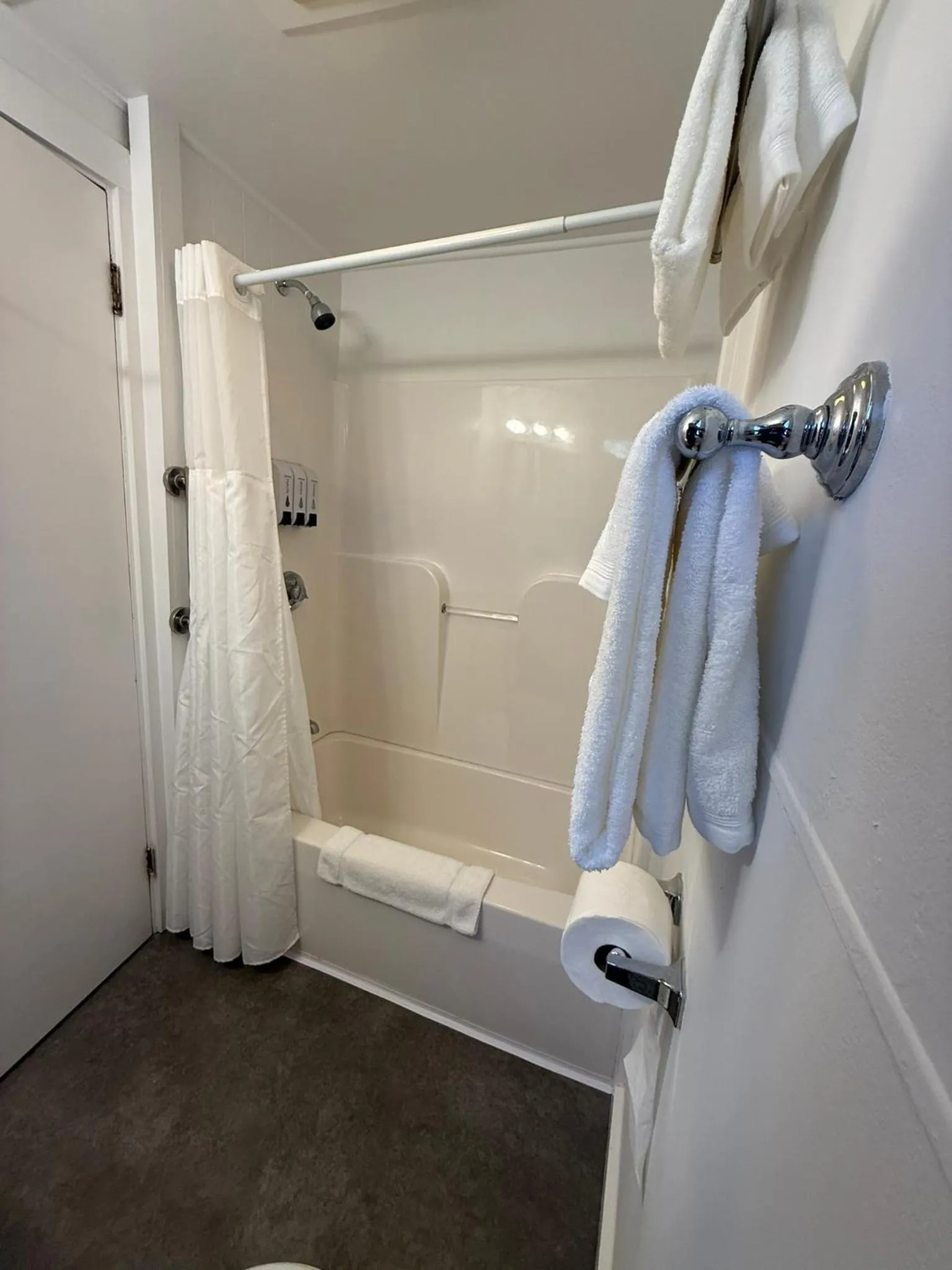 Bathroom in Yardarm Motel