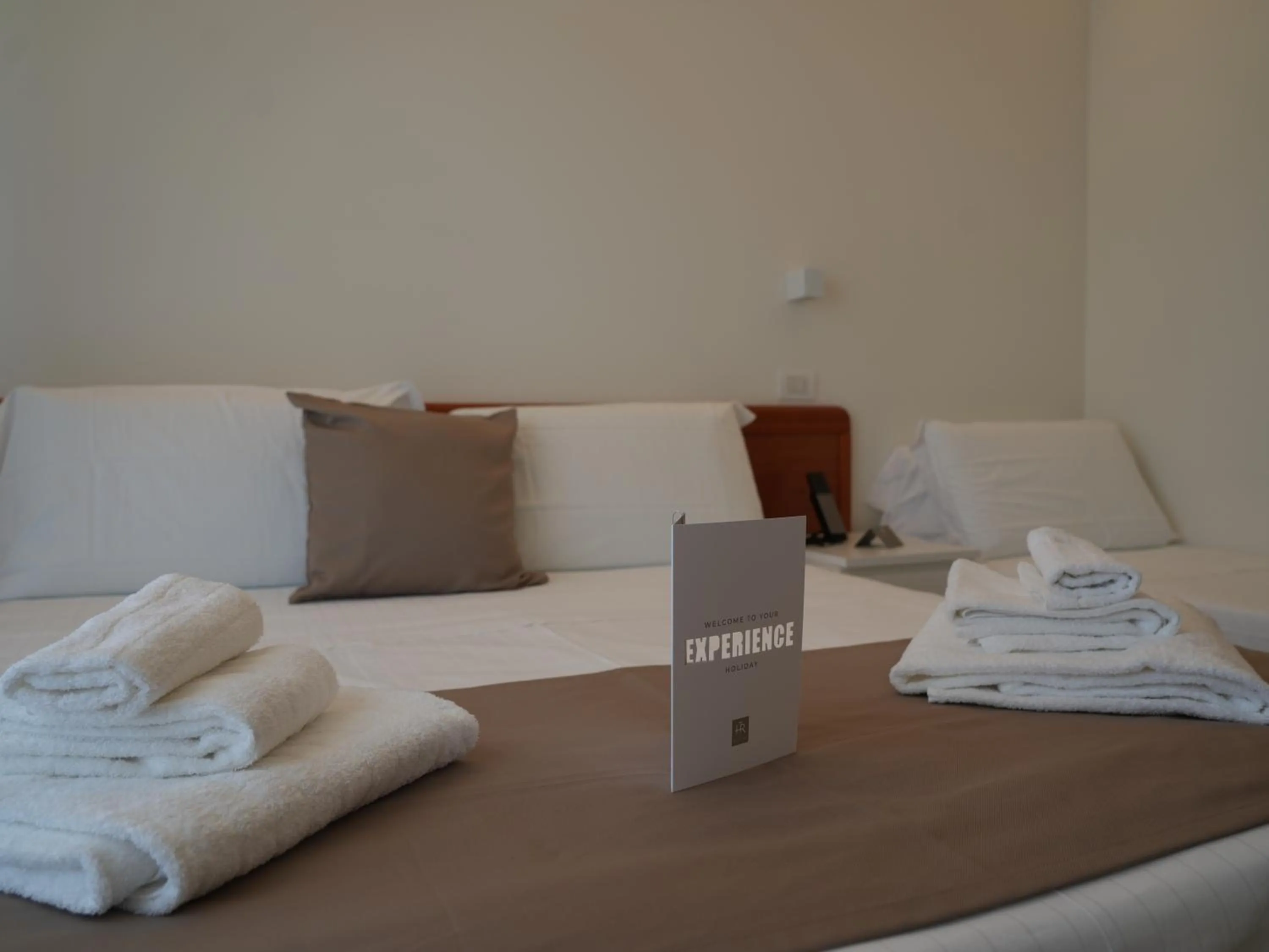 Bedroom, Bed in Hotel Regal