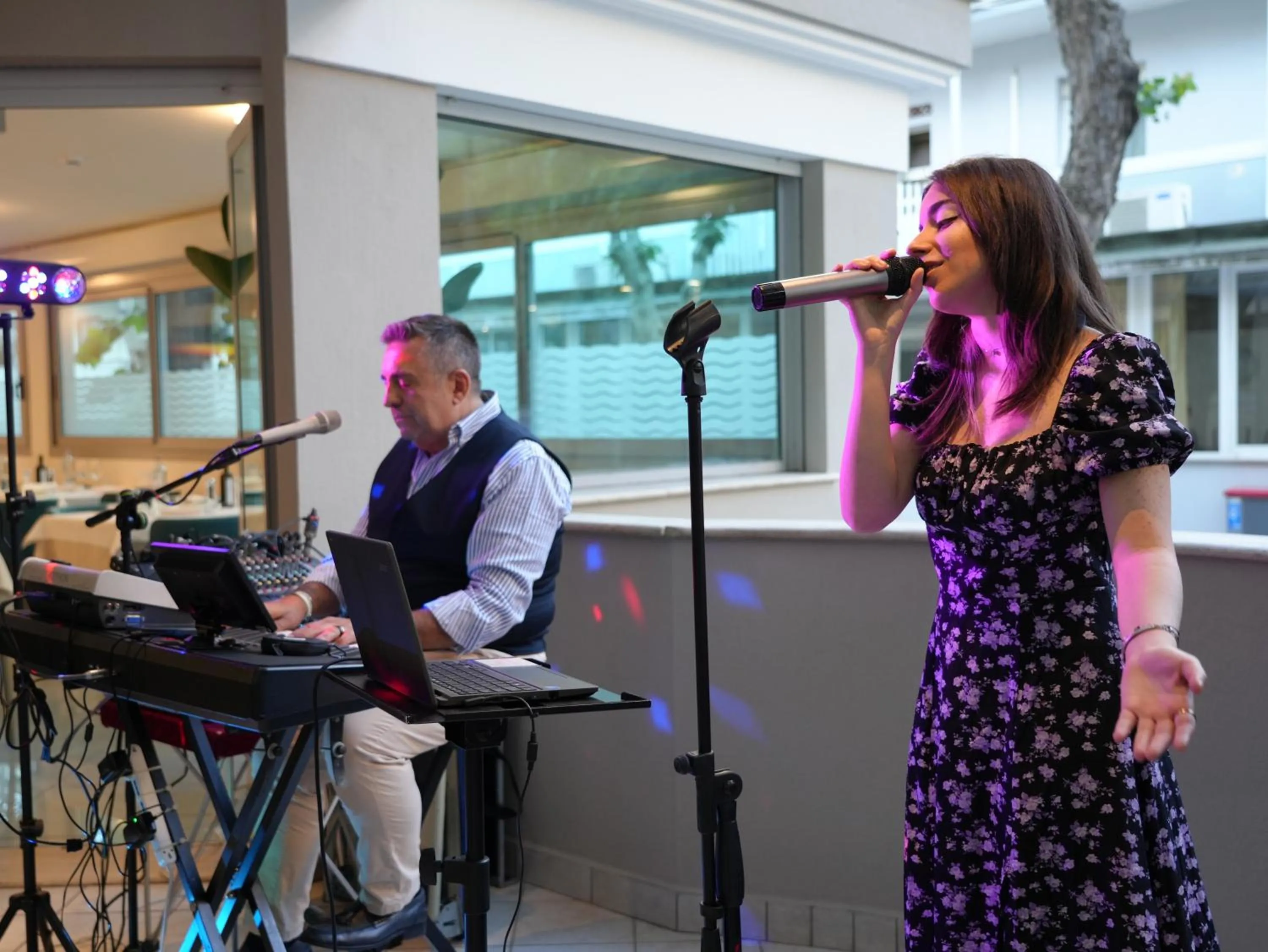 Evening entertainment in Hotel Regal