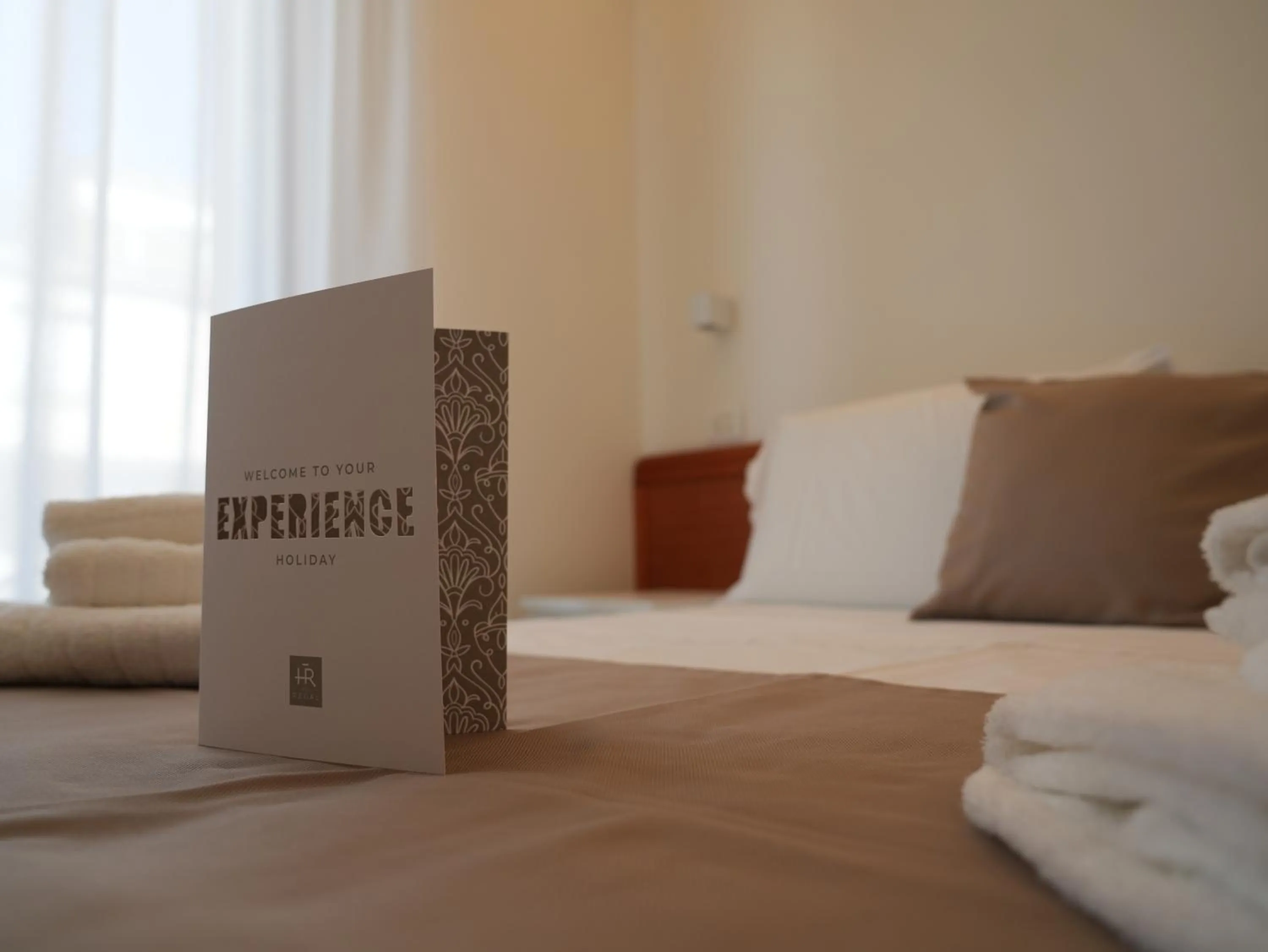 room service, Bed in Hotel Regal