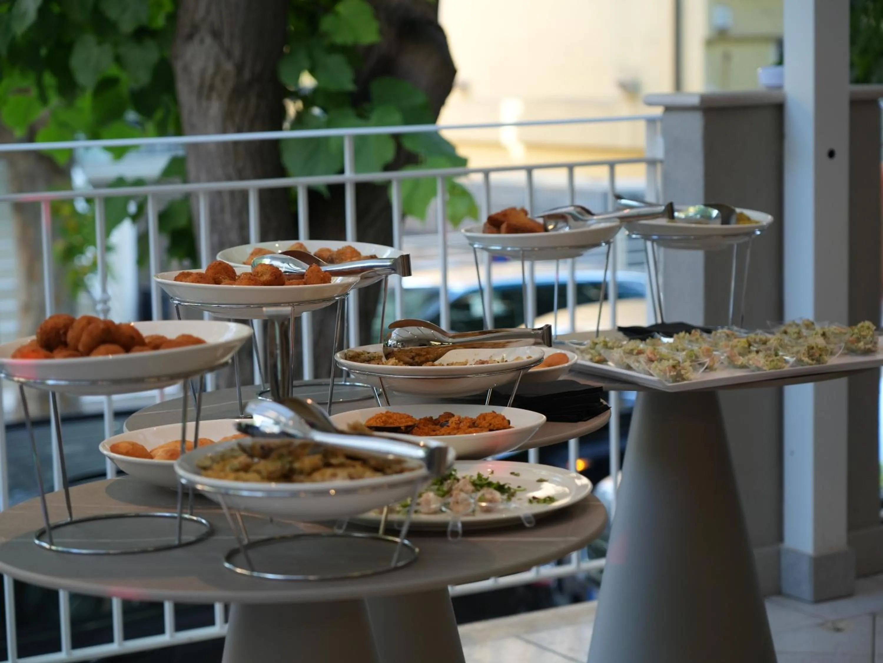 Restaurant/places to eat in Hotel Regal