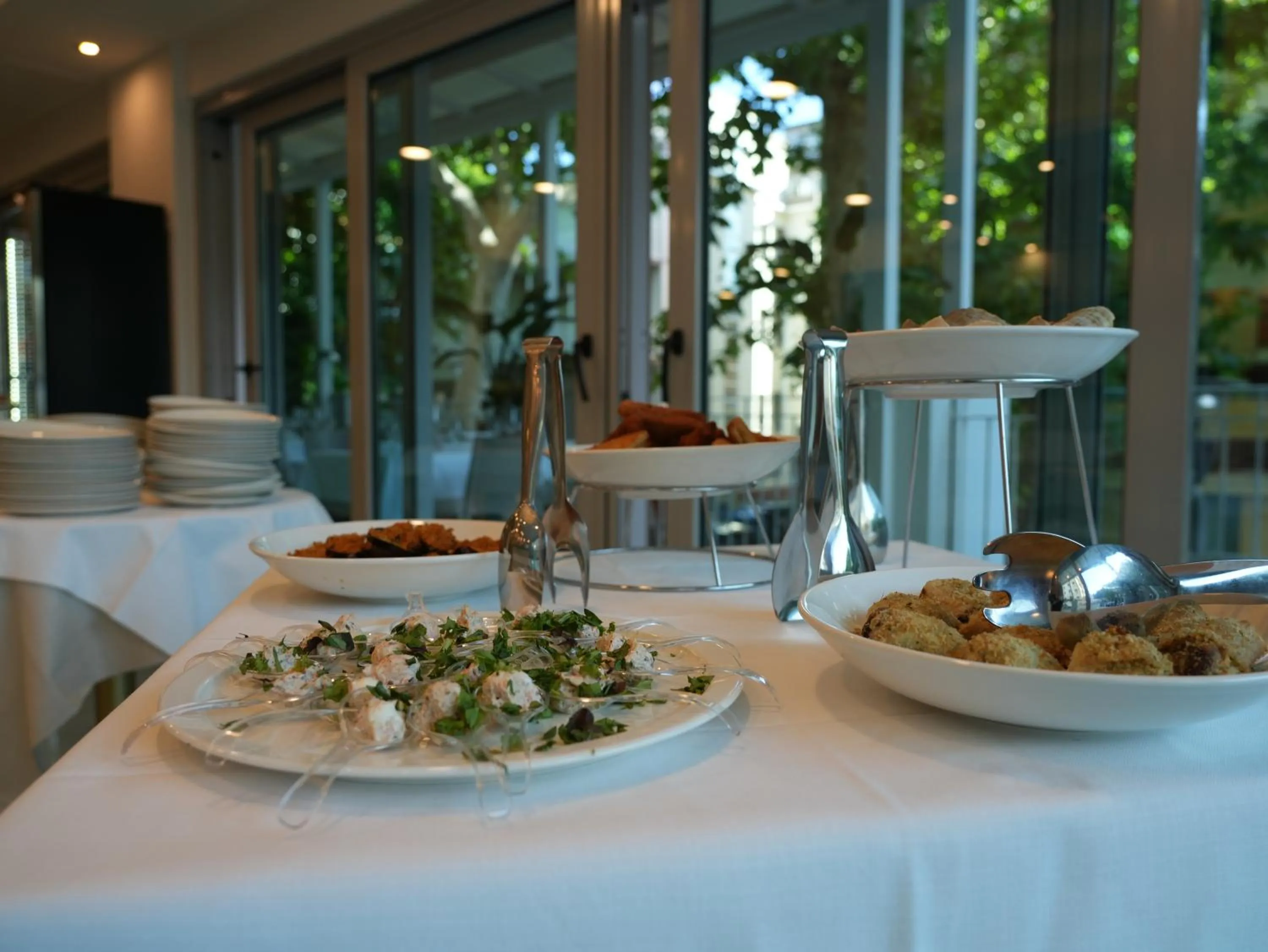 Restaurant/places to eat in Hotel Regal