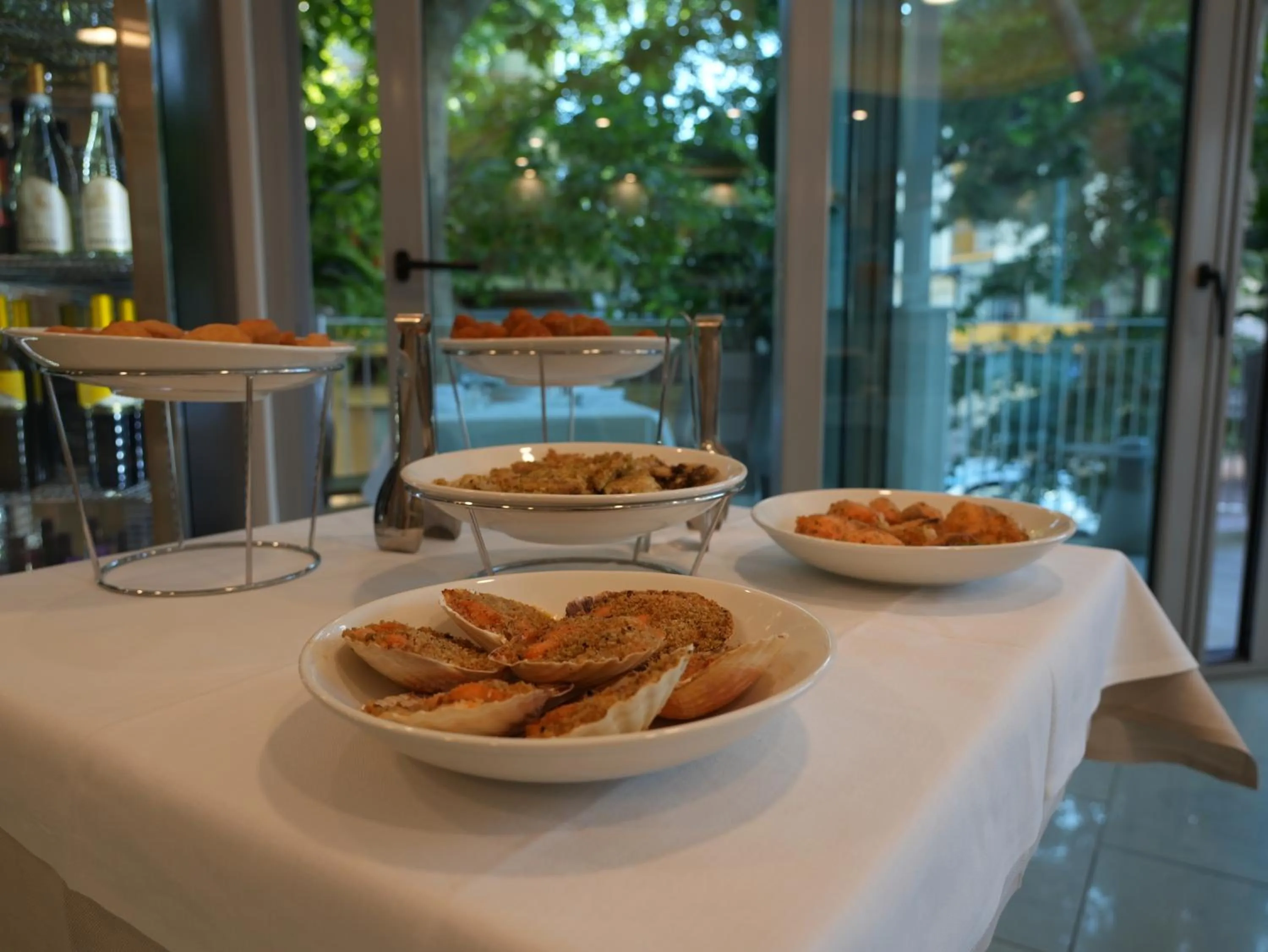 Restaurant/places to eat in Hotel Regal