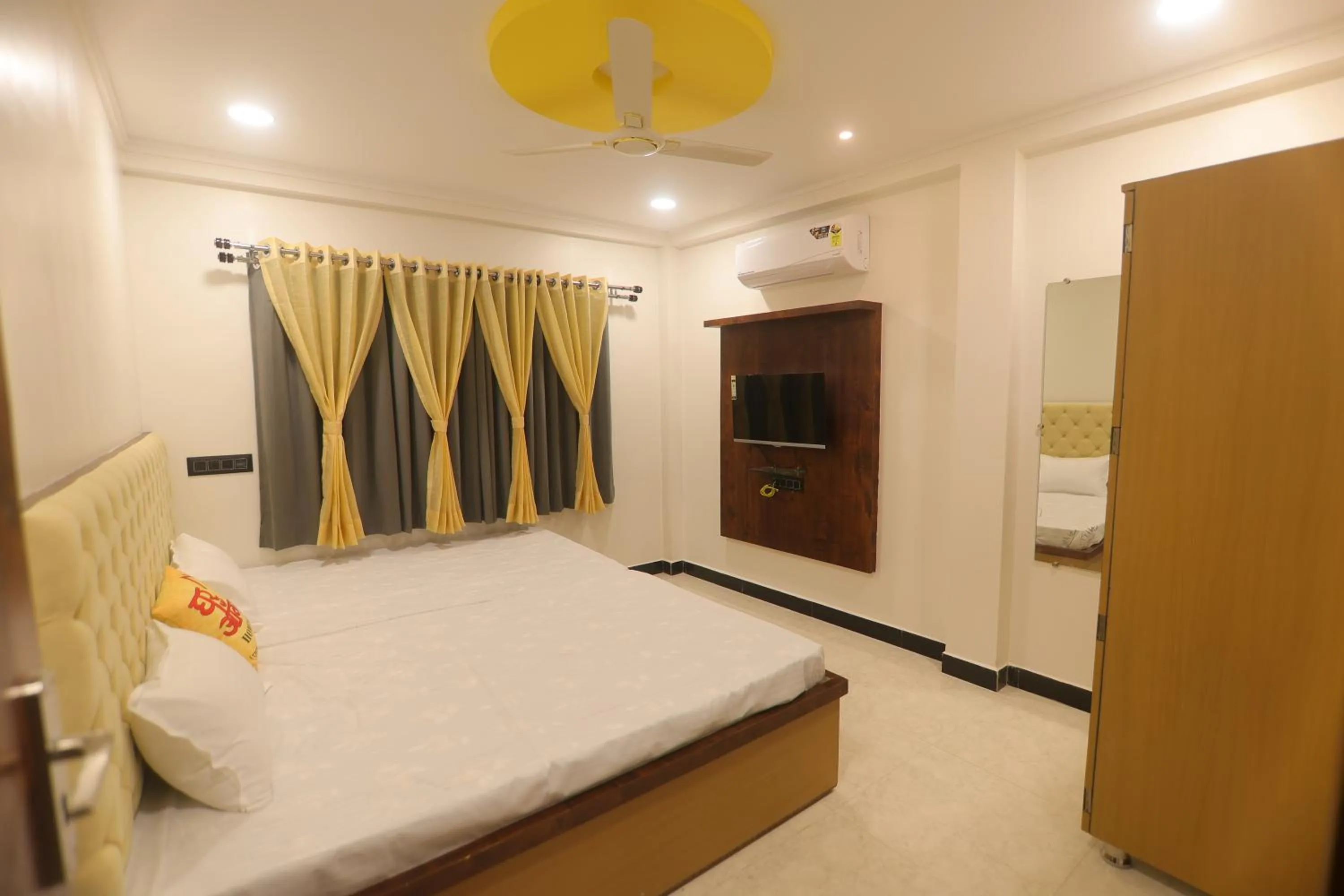 TV and multimedia in Ghar Aangan