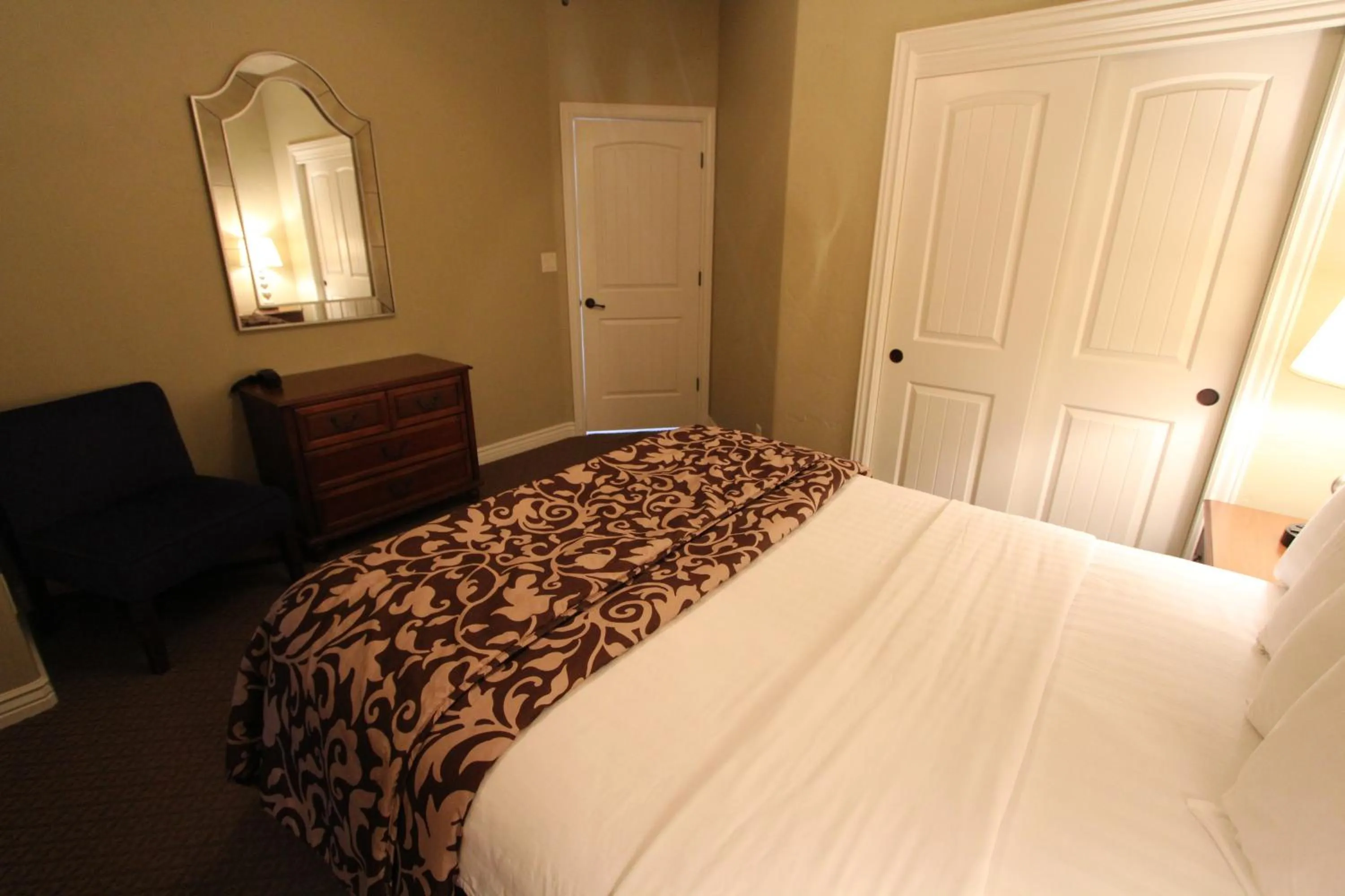 Bedroom, Bed in Canyon Villas at Coral Ridge