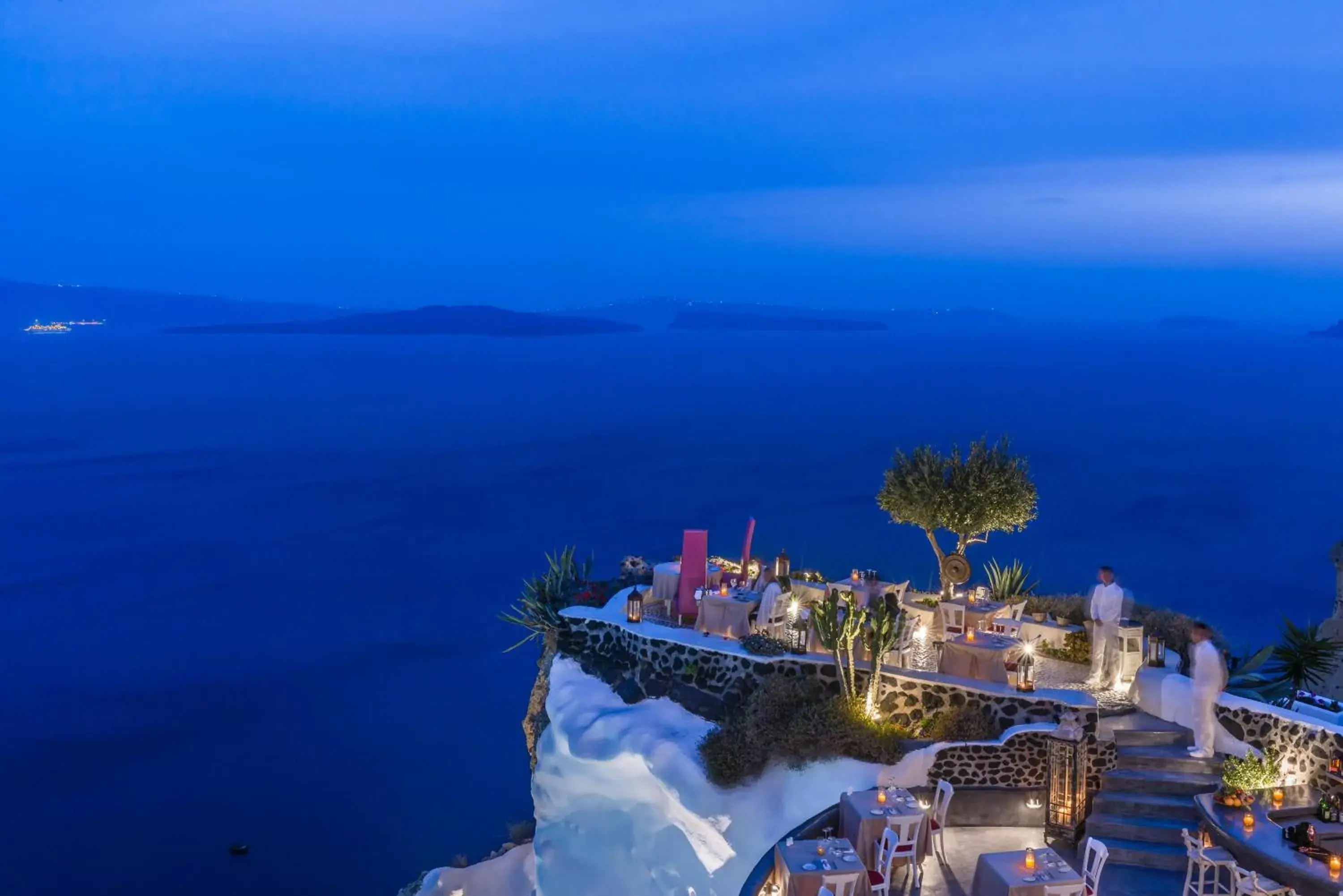 Restaurant/places to eat in Andronis Luxury Suites Restaurant/places to eat in Andronis Luxury Suites
