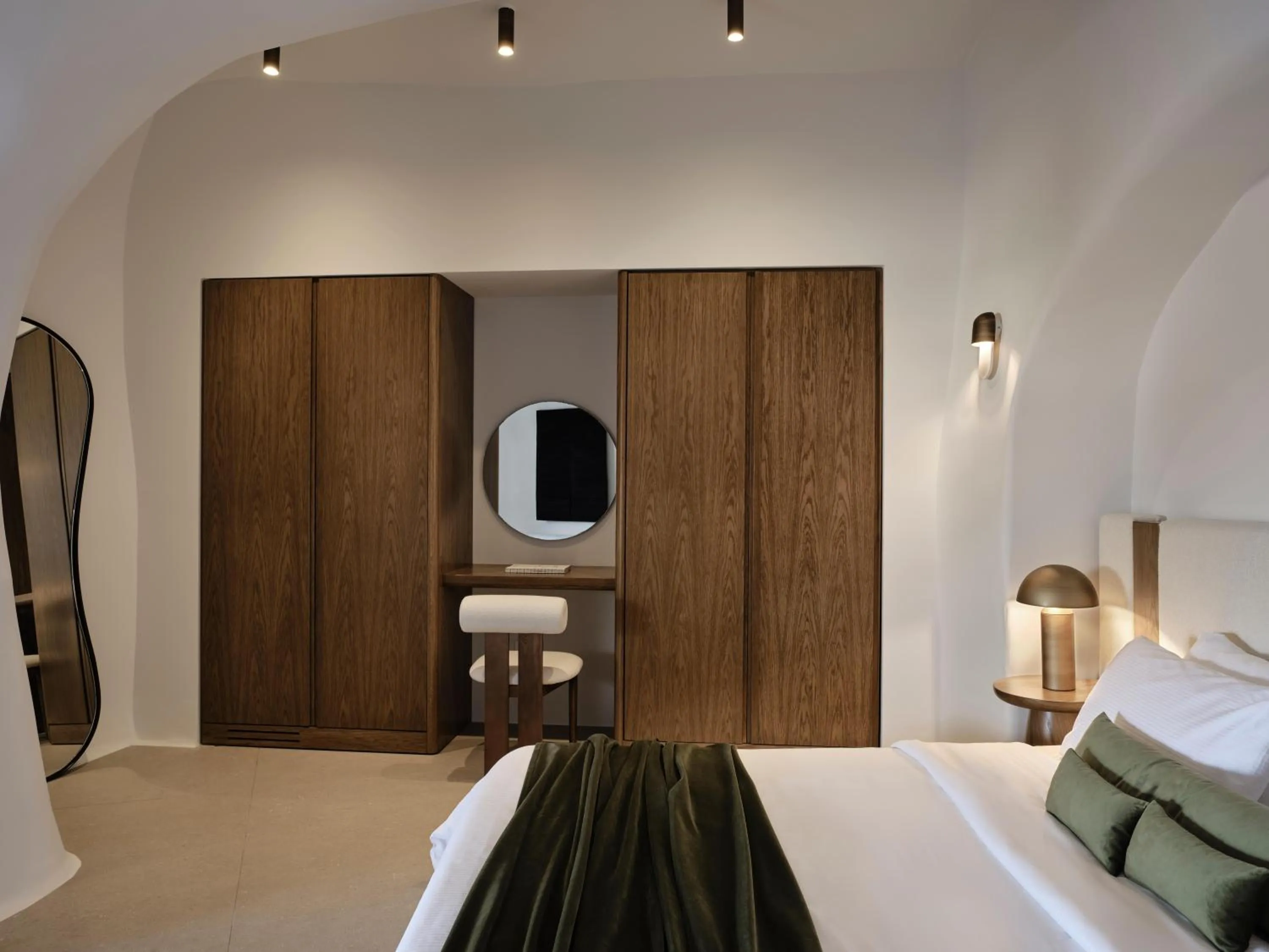 Photo of the whole room, Bed in Andronis Luxury Suites