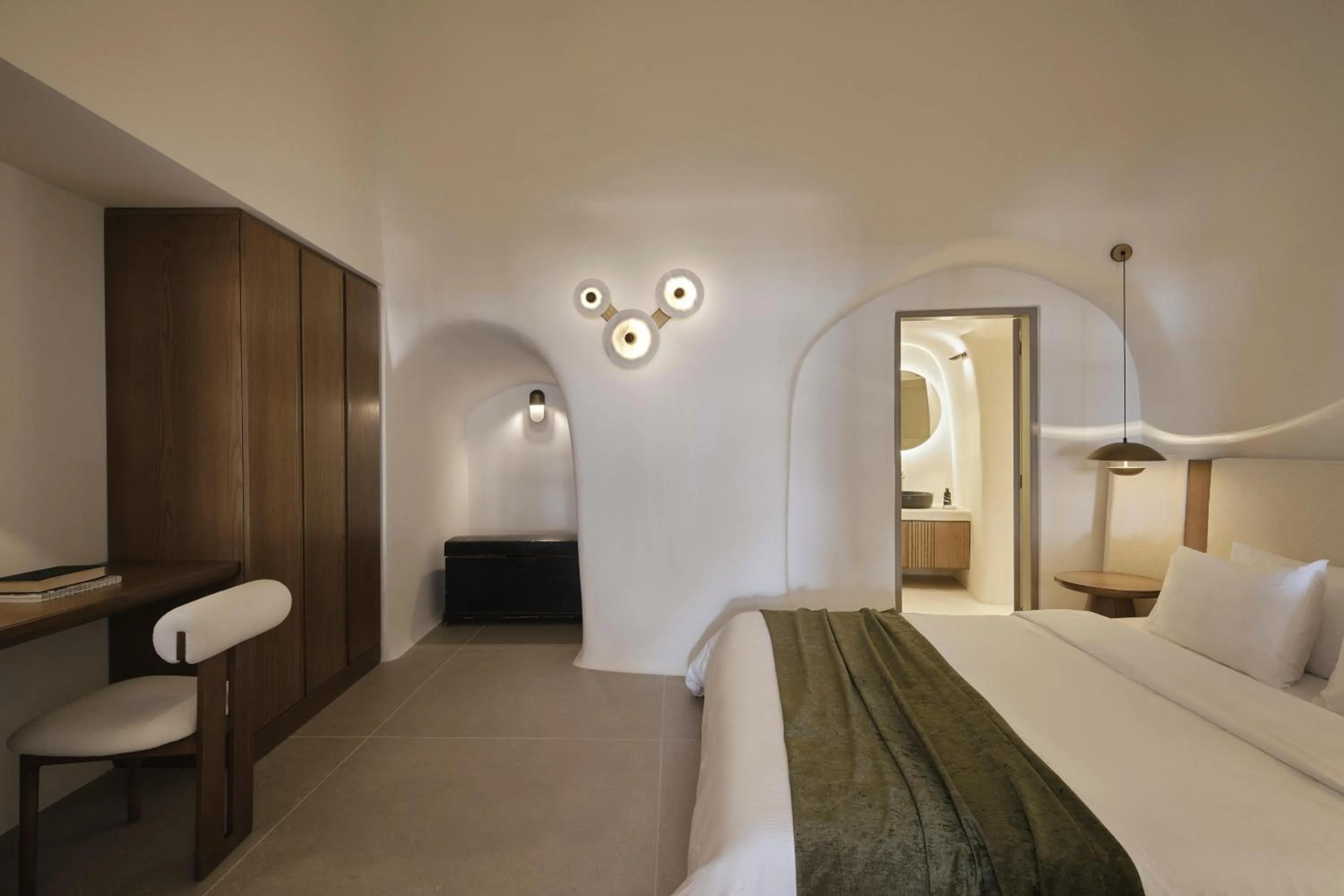 Photo of the whole room, Bed in Andronis Luxury Suites