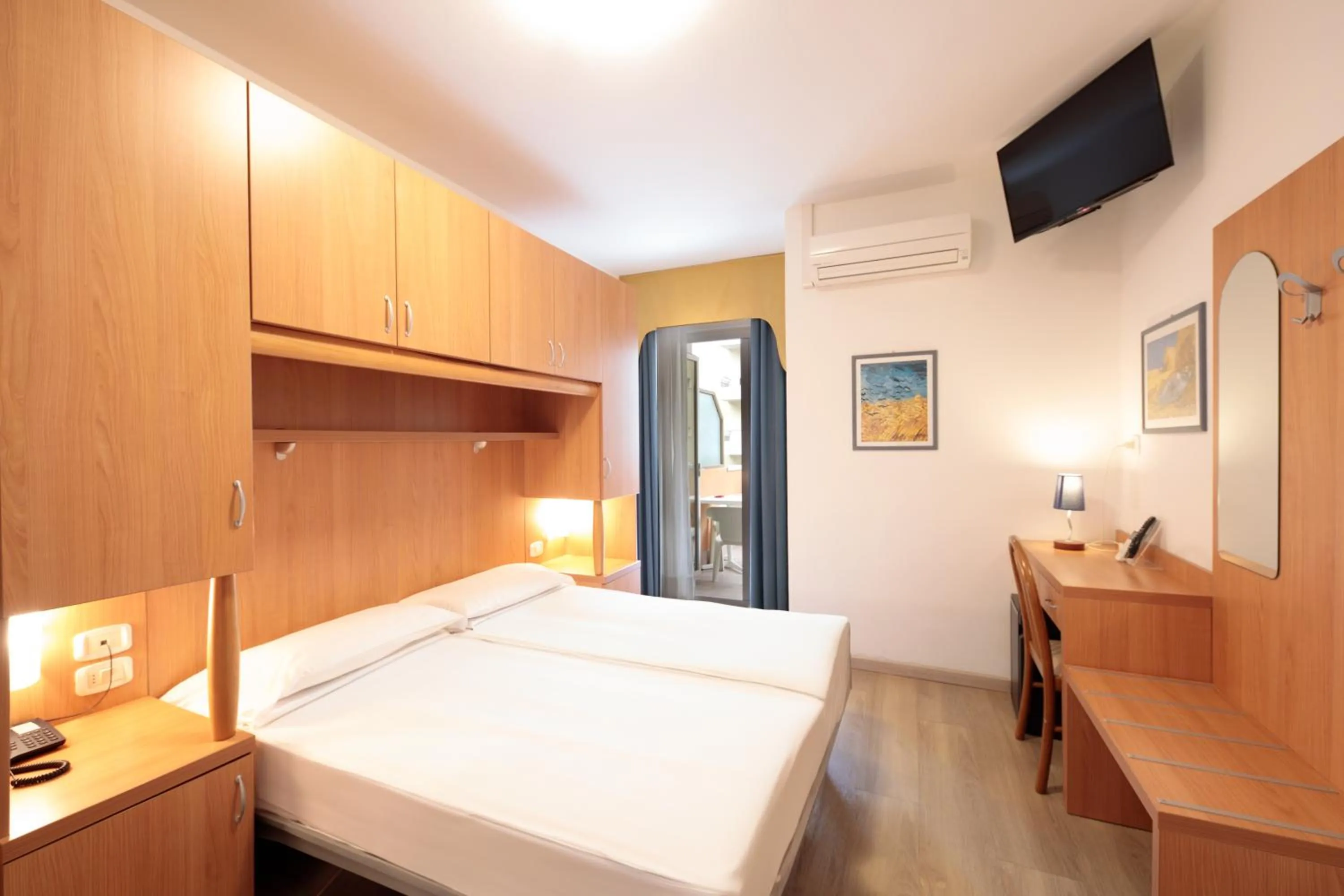 Bedroom, Bed in Hotel Garni Losanna