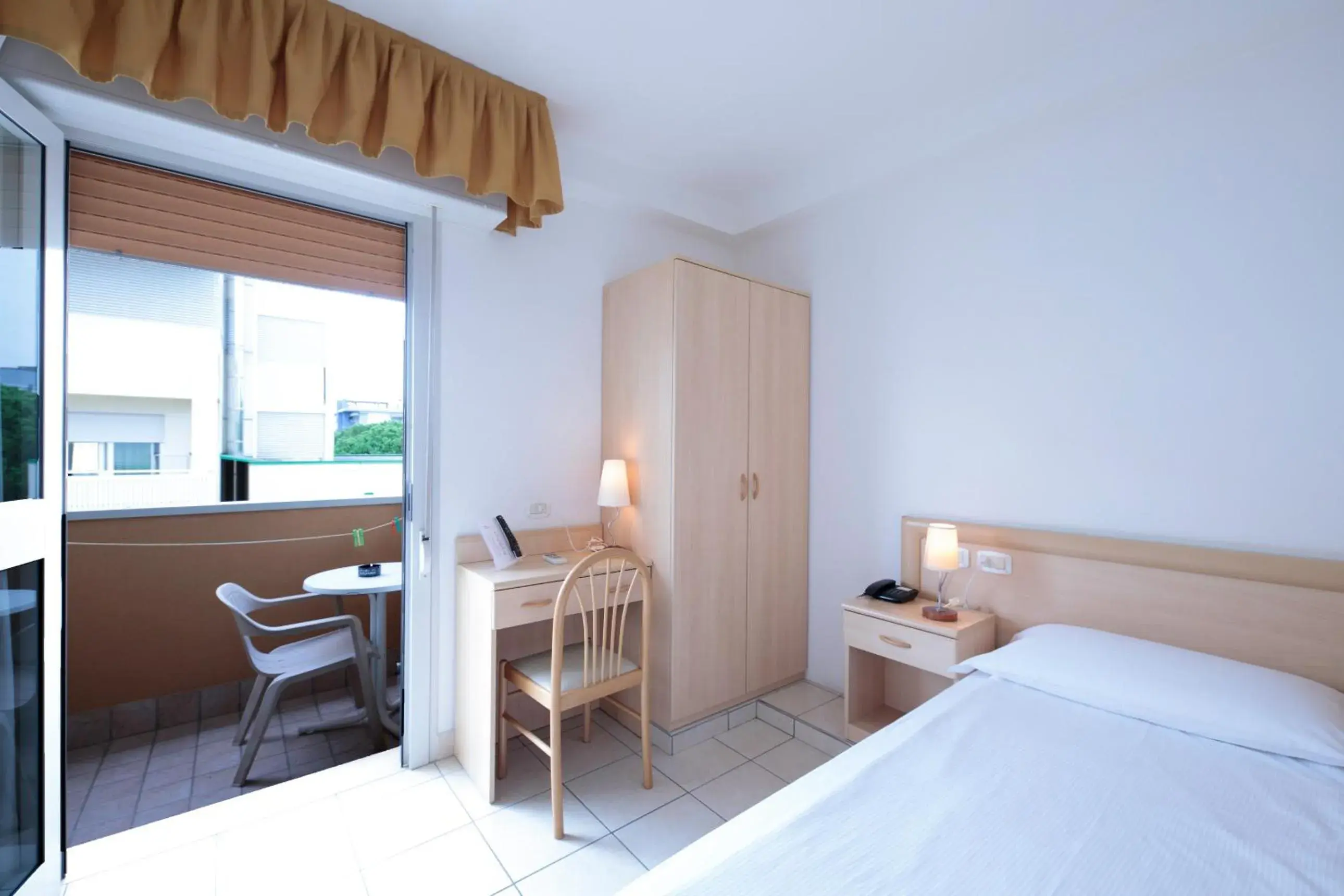 Single Room in Hotel Garni Losanna Single Room in Hotel Garni Losanna