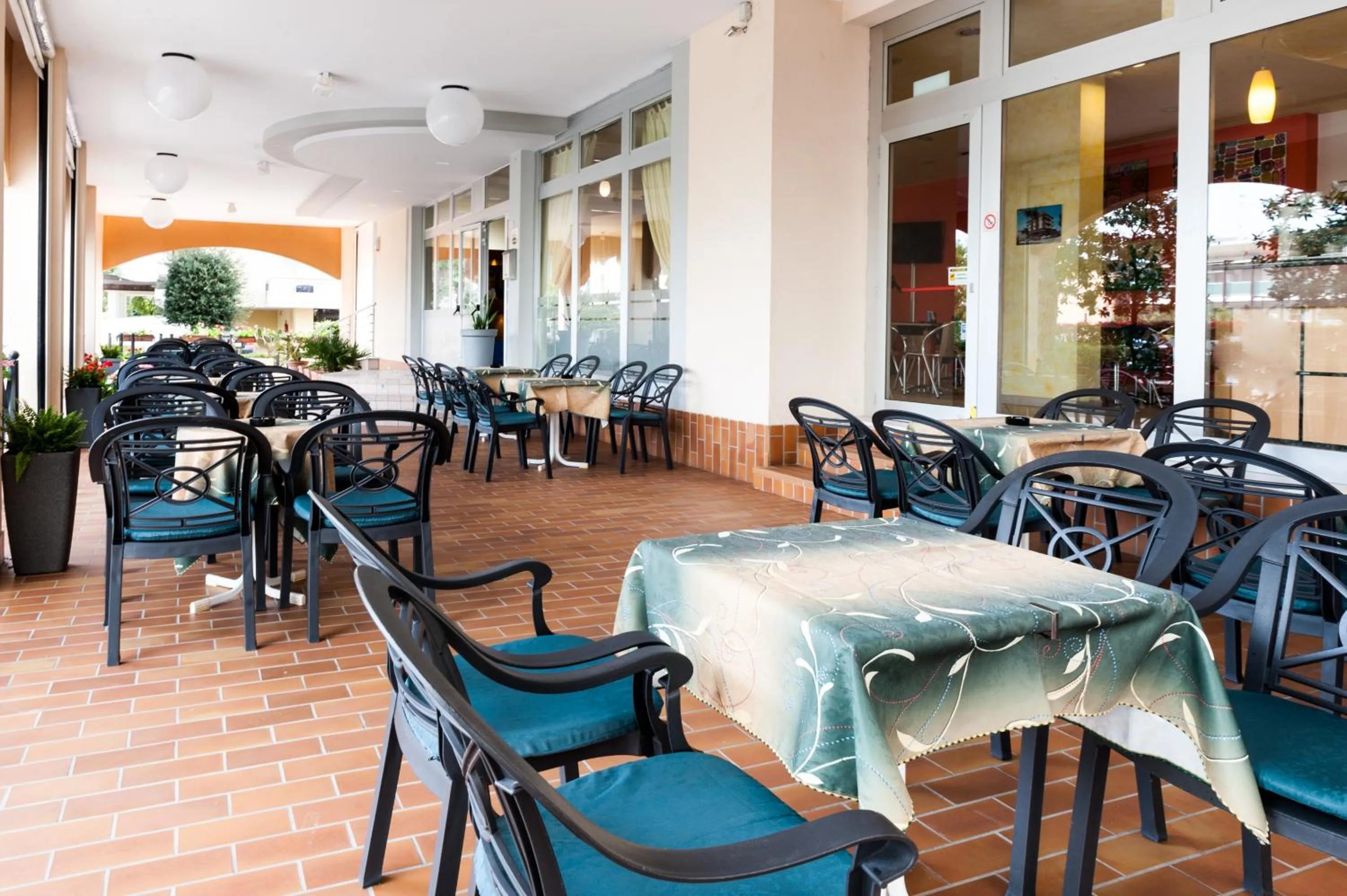 Patio in Hotel Garni Losanna