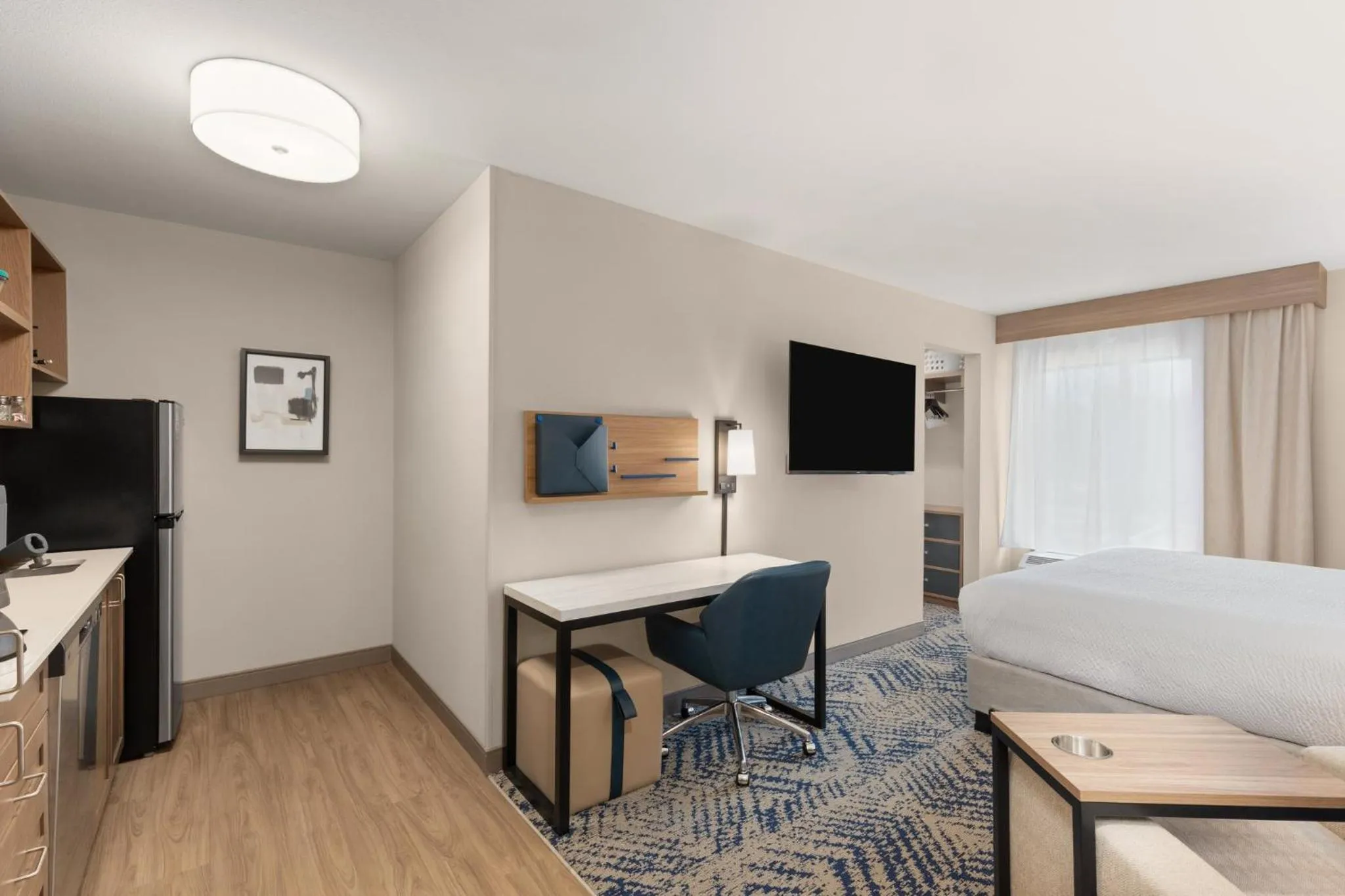 Photo of the whole room, Bed in Candlewood Suites Huntsville - Research Park by IHG