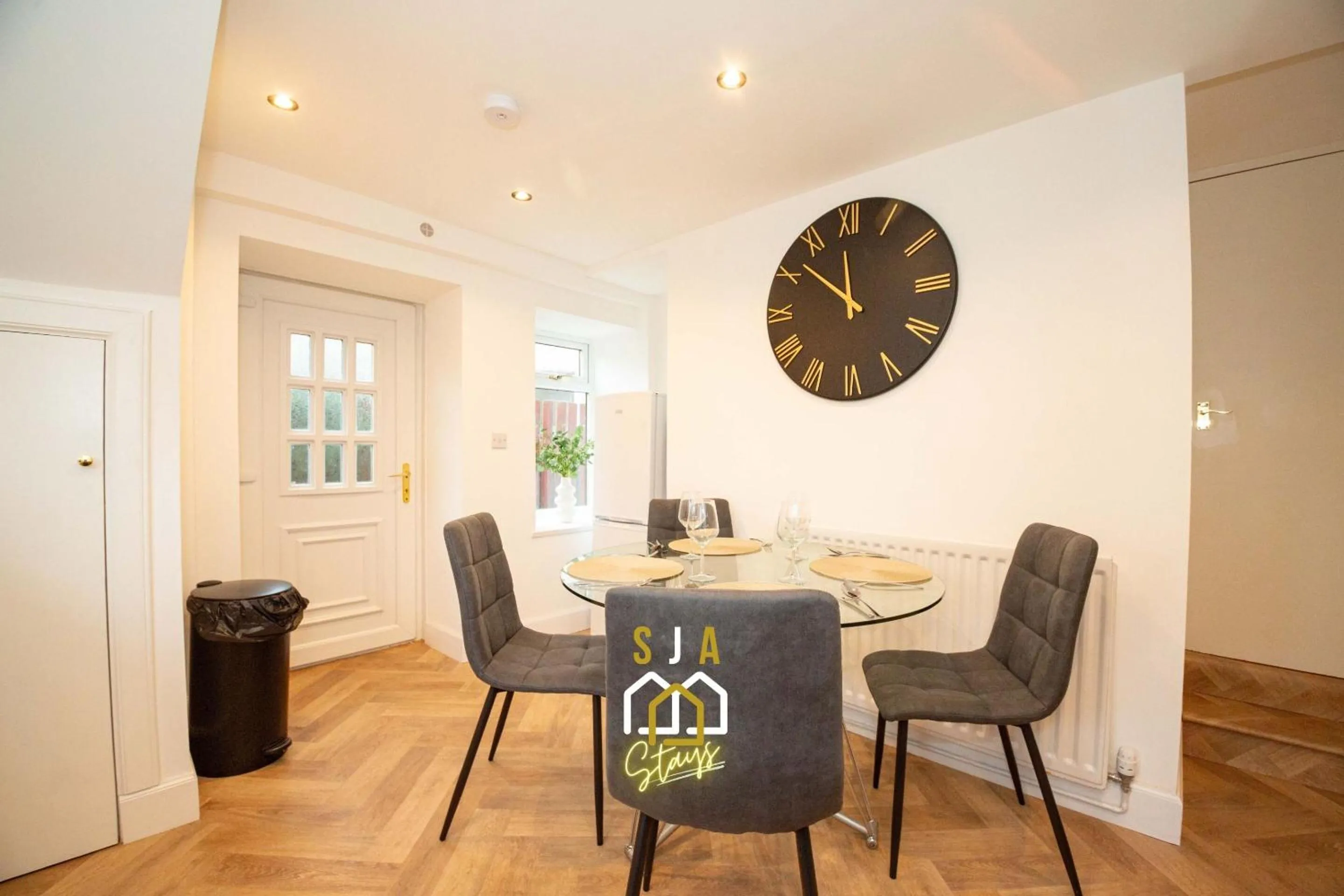 Queen Street Stay - SJA Stays - Modern 2 Bed Apartment
