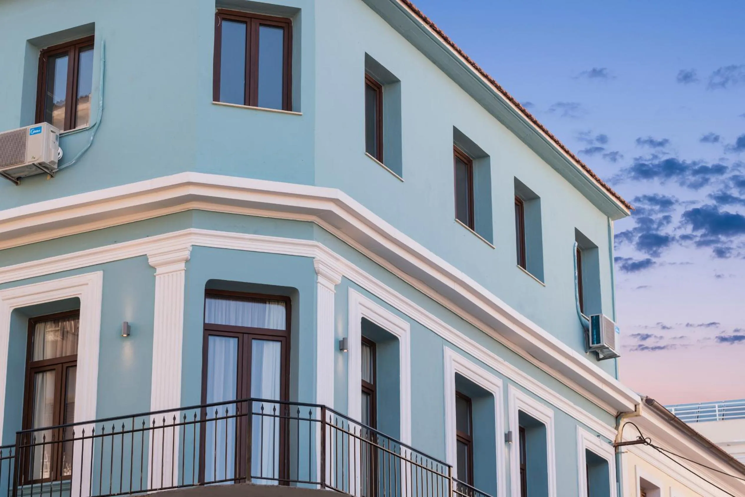 Facade/entrance in TheJoy