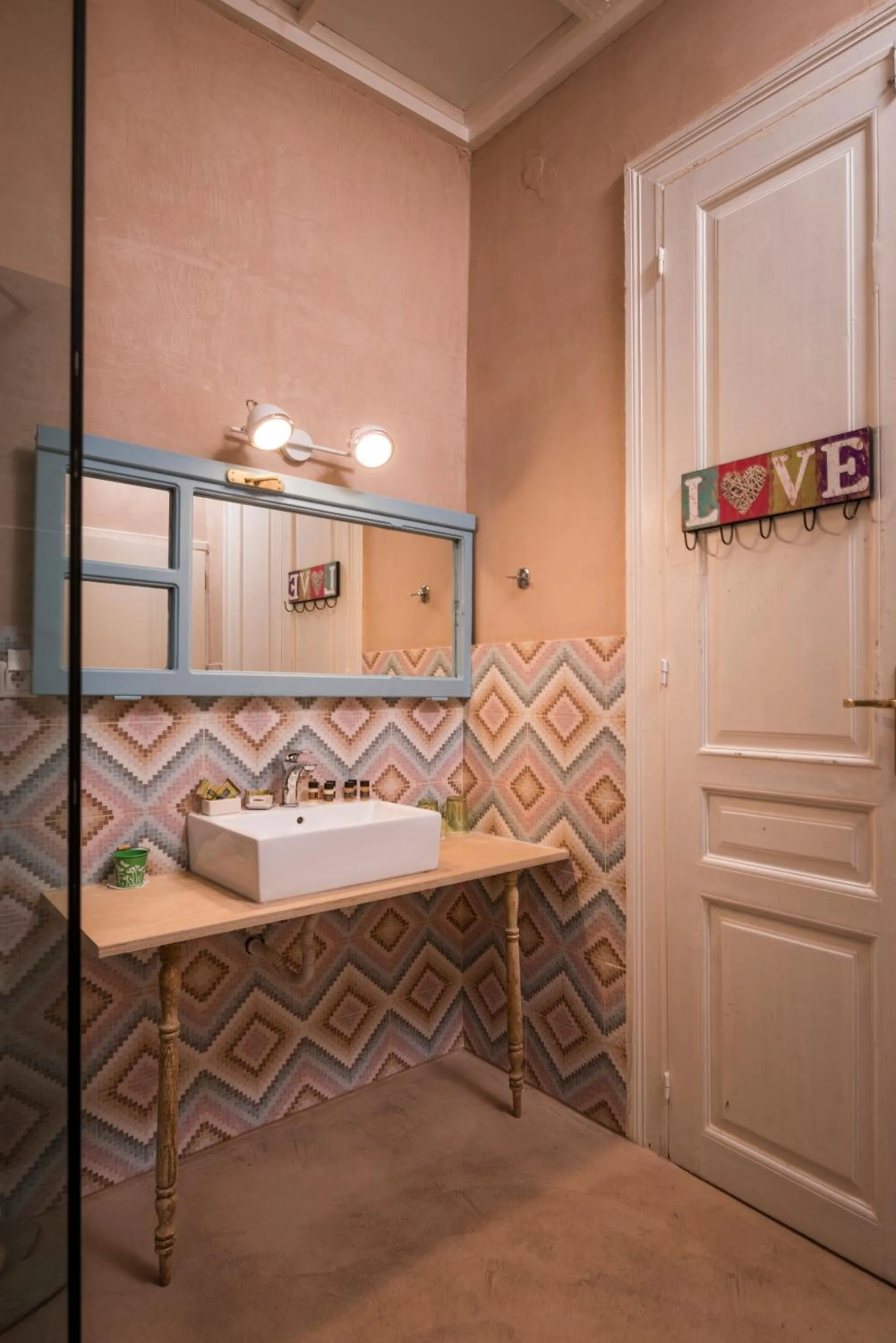 Decorative detail in TheJoy