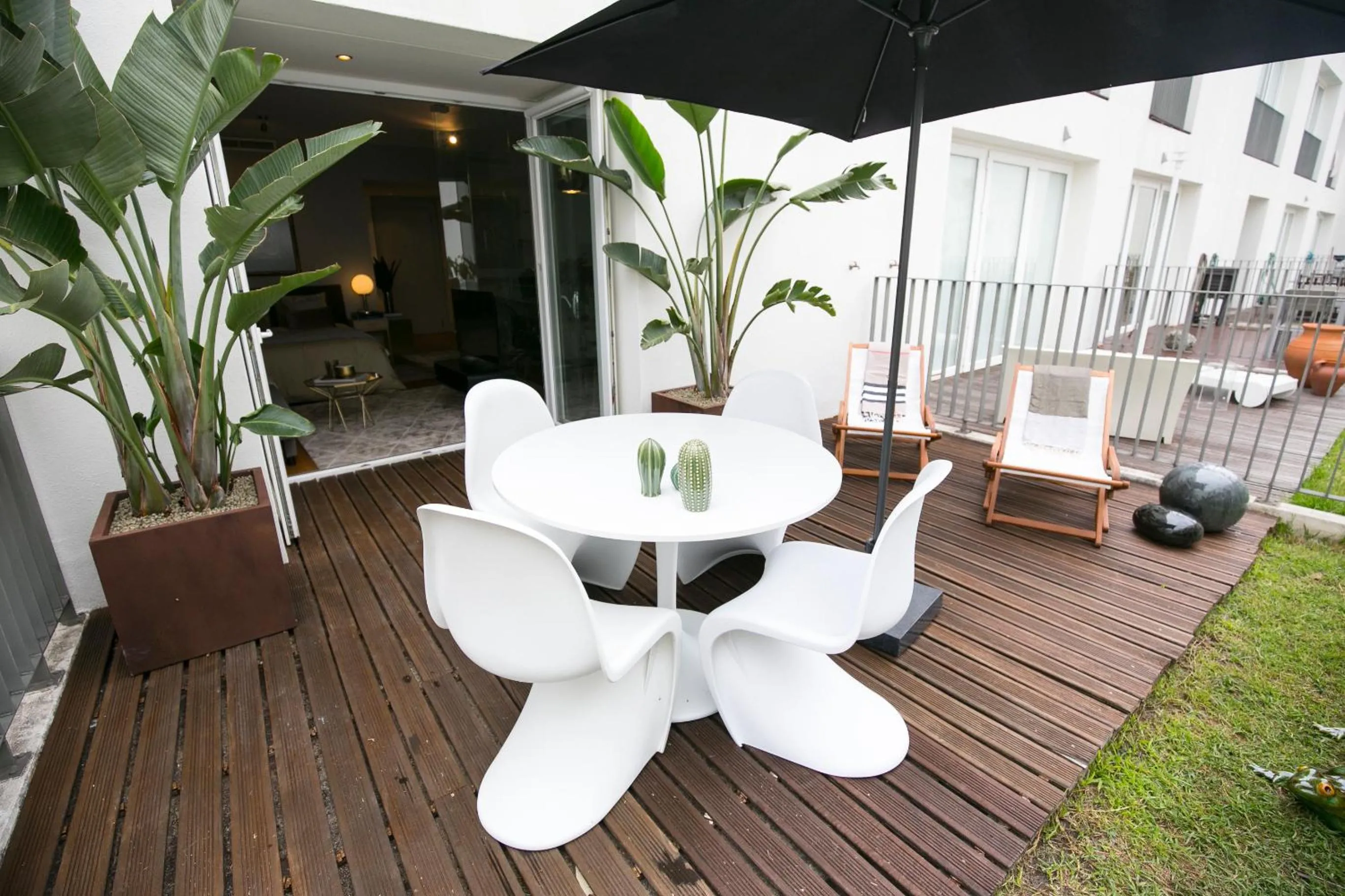 Garden in Lisbon Downtown Apartment Free Parking