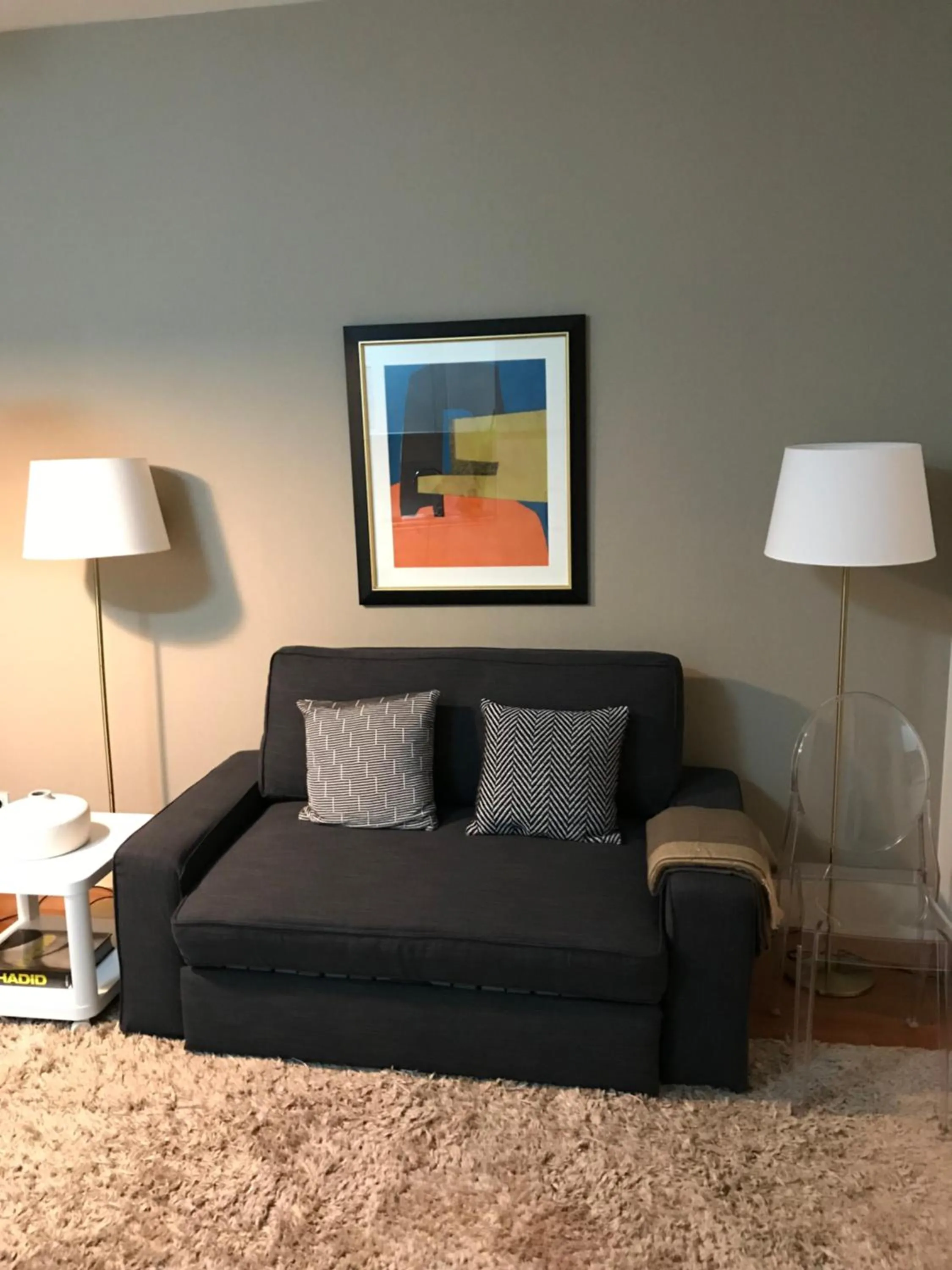 Living room in Lisbon Downtown Apartment Free Parking