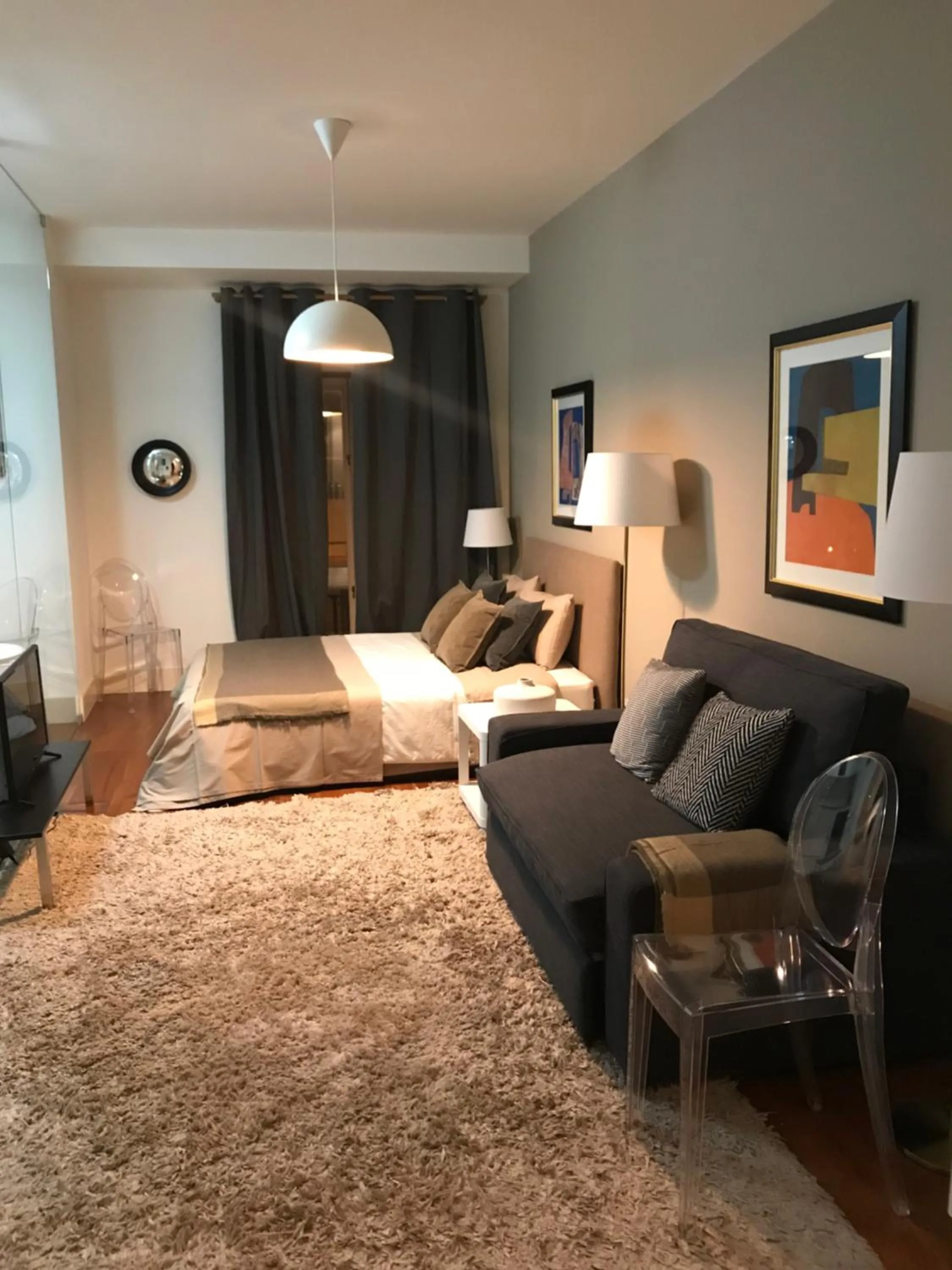 Living room, Bed in Lisbon Downtown Apartment Free Parking