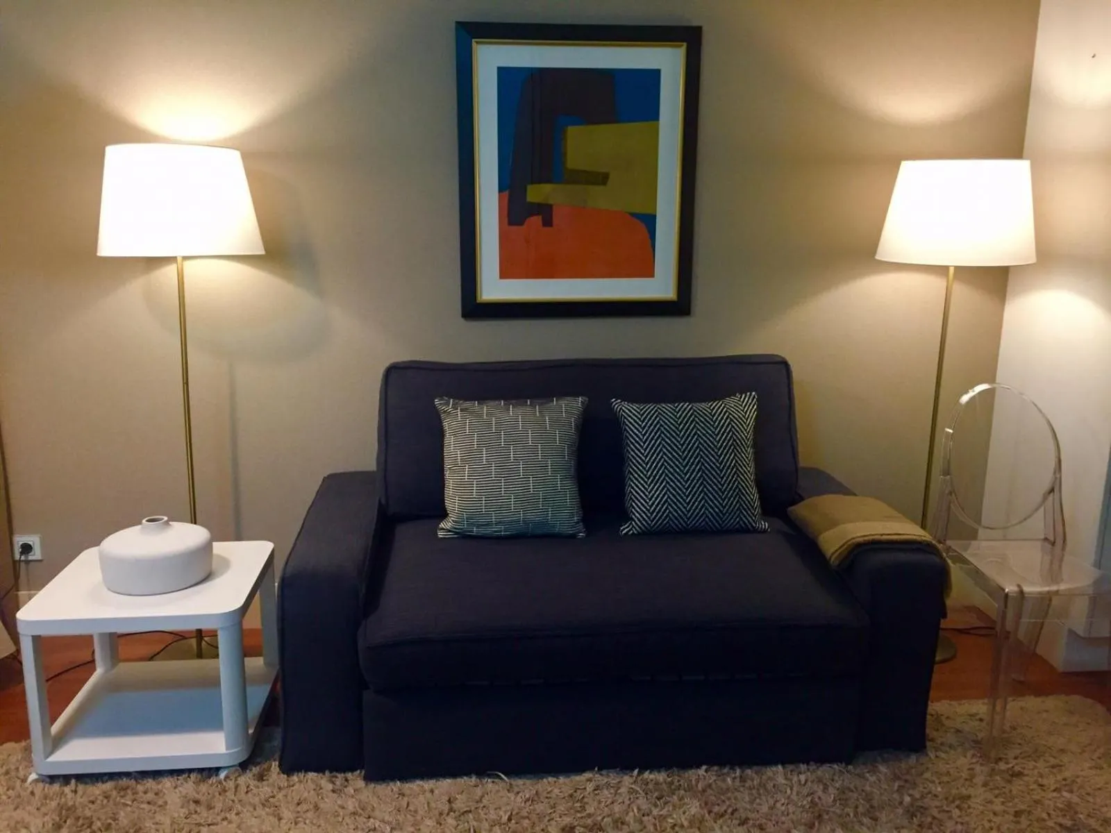 Living room in Lisbon Downtown Apartment Free Parking