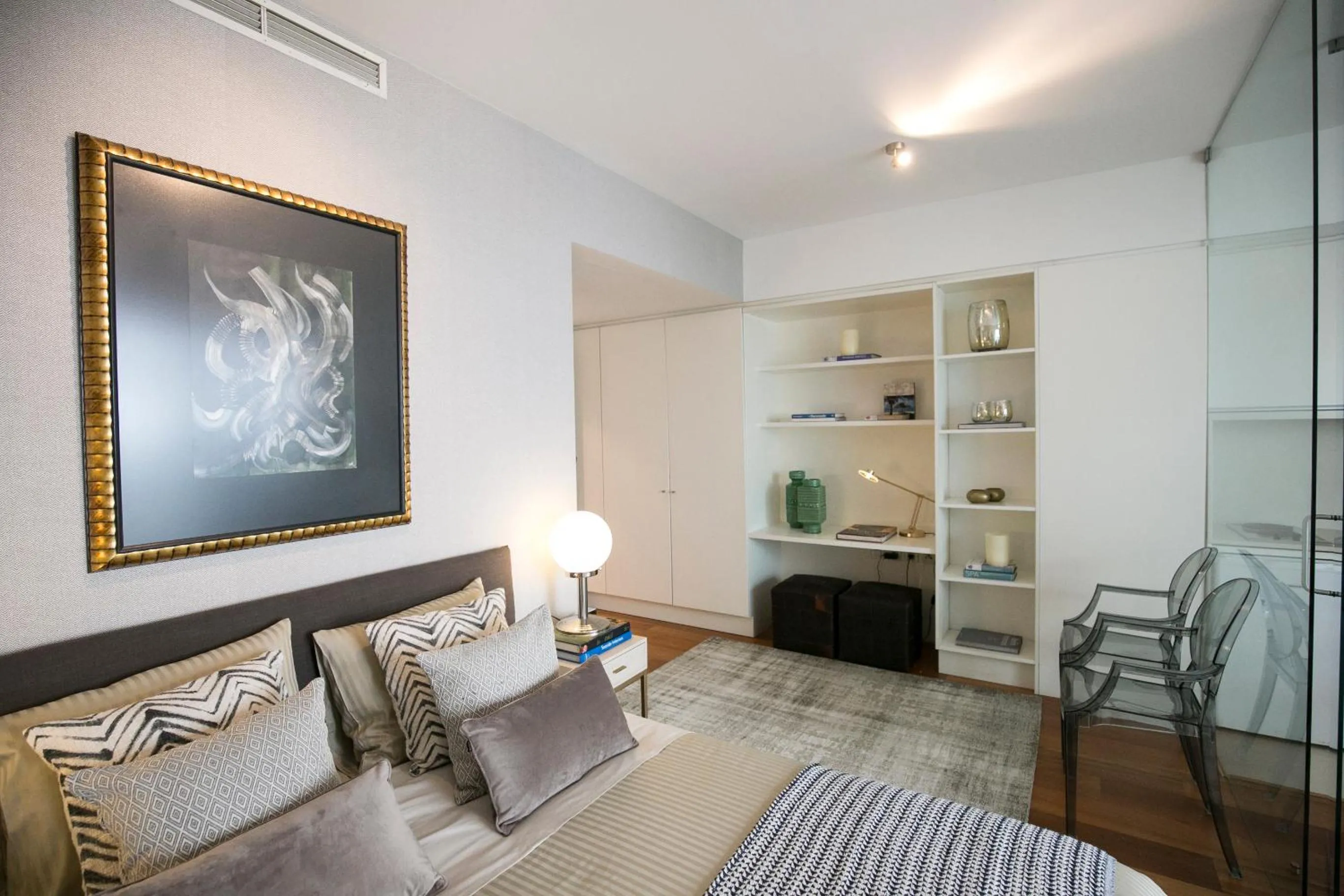 Decorative detail, Bed in Lisbon Downtown Apartment Free Parking