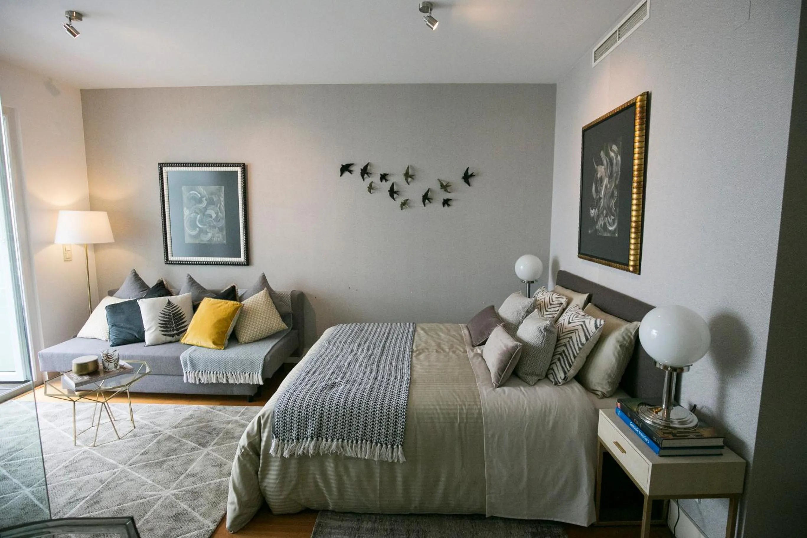 Living room, Bed in Lisbon Downtown Apartment Free Parking