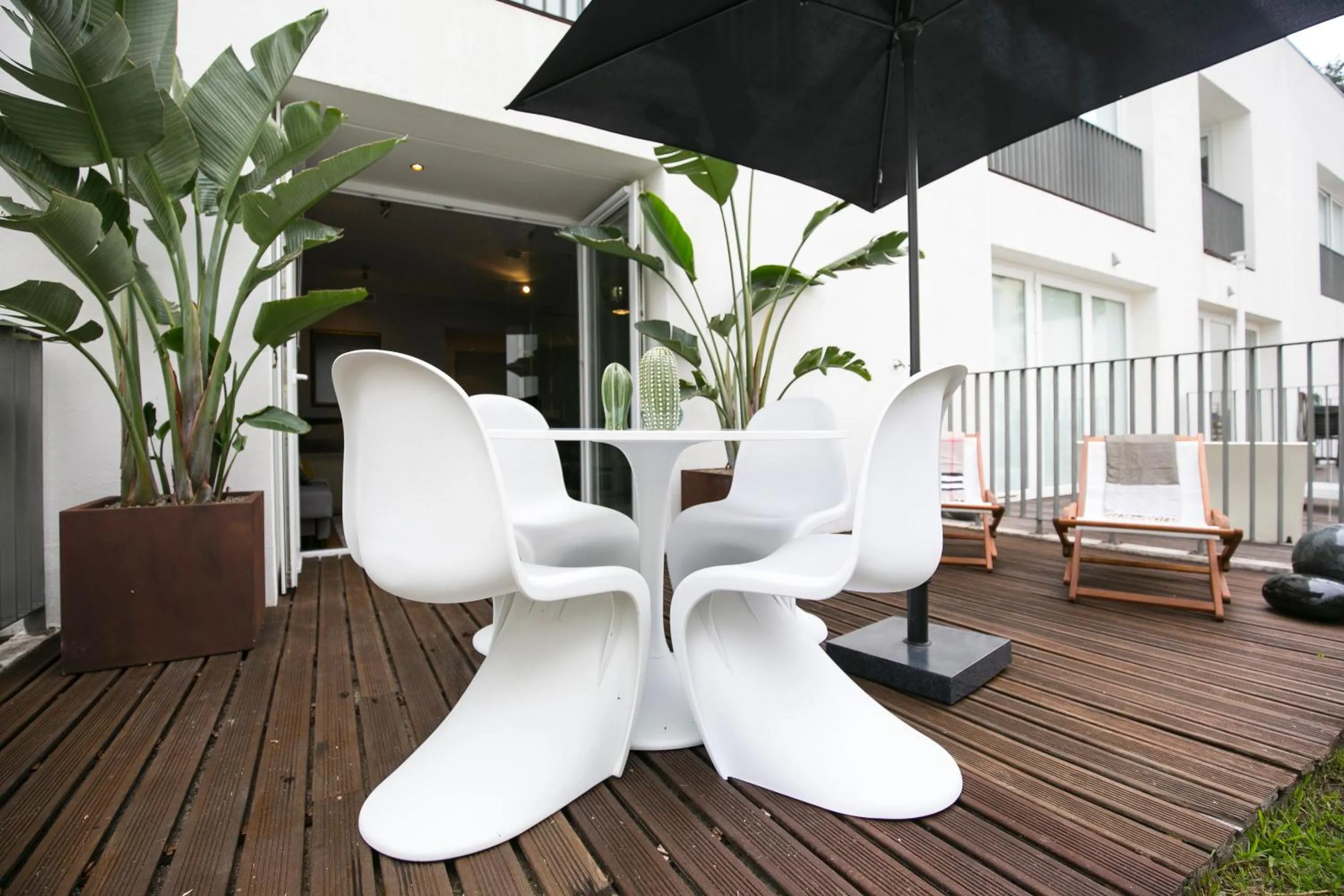 Garden in Lisbon Downtown Apartment Free Parking